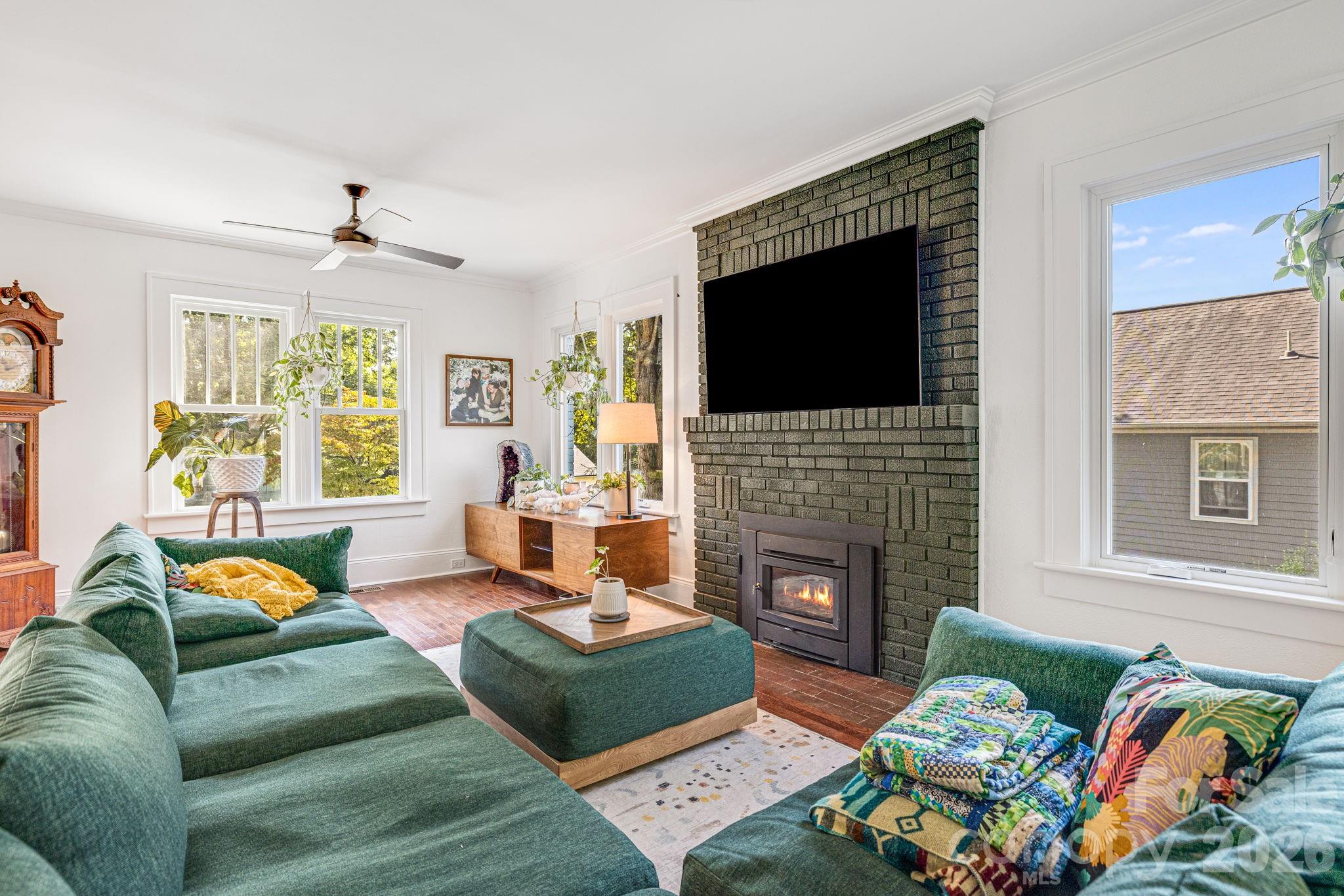 18 Robinwood Avenue — Asheville