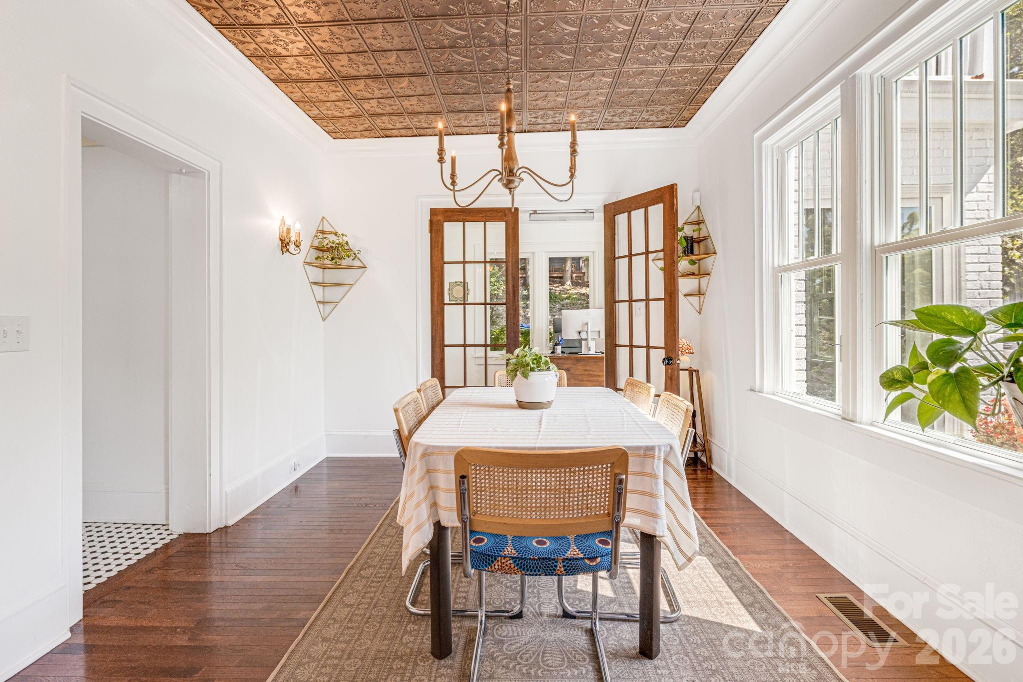 18 Robinwood Avenue — Asheville