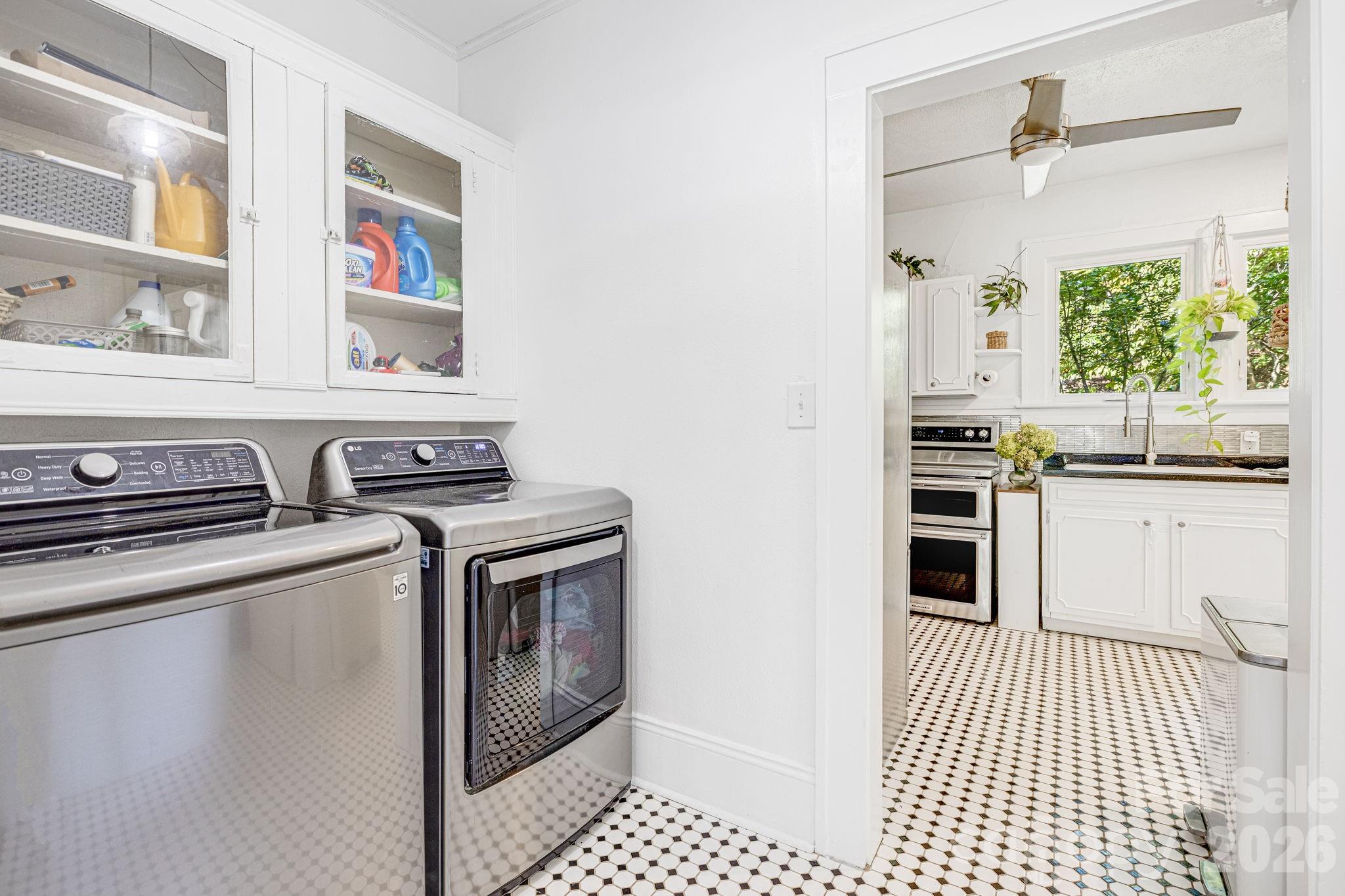 18 Robinwood Avenue — Asheville