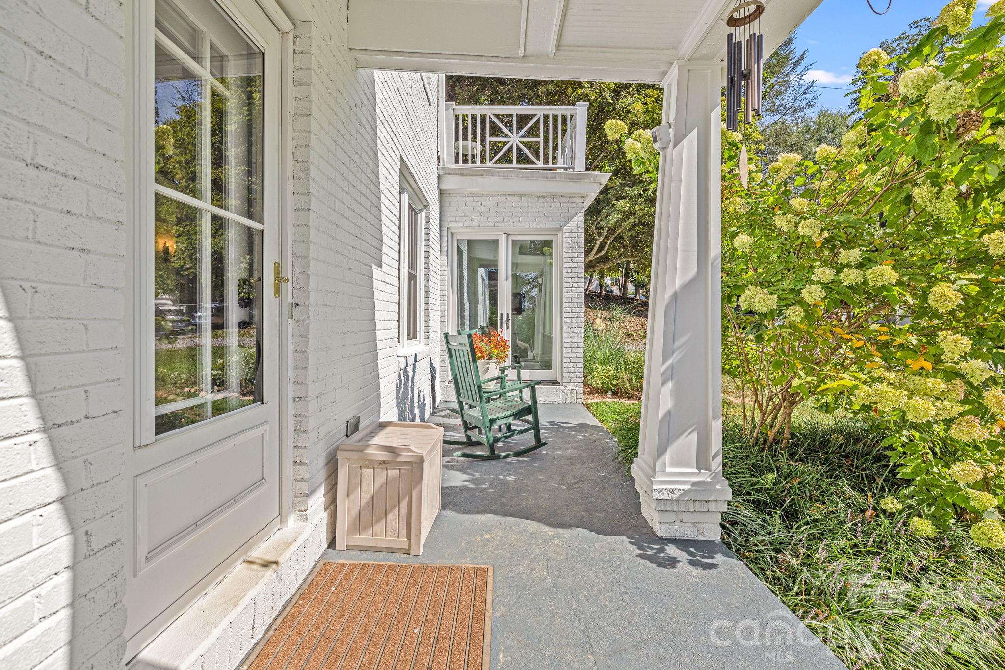 18 Robinwood Avenue — Asheville