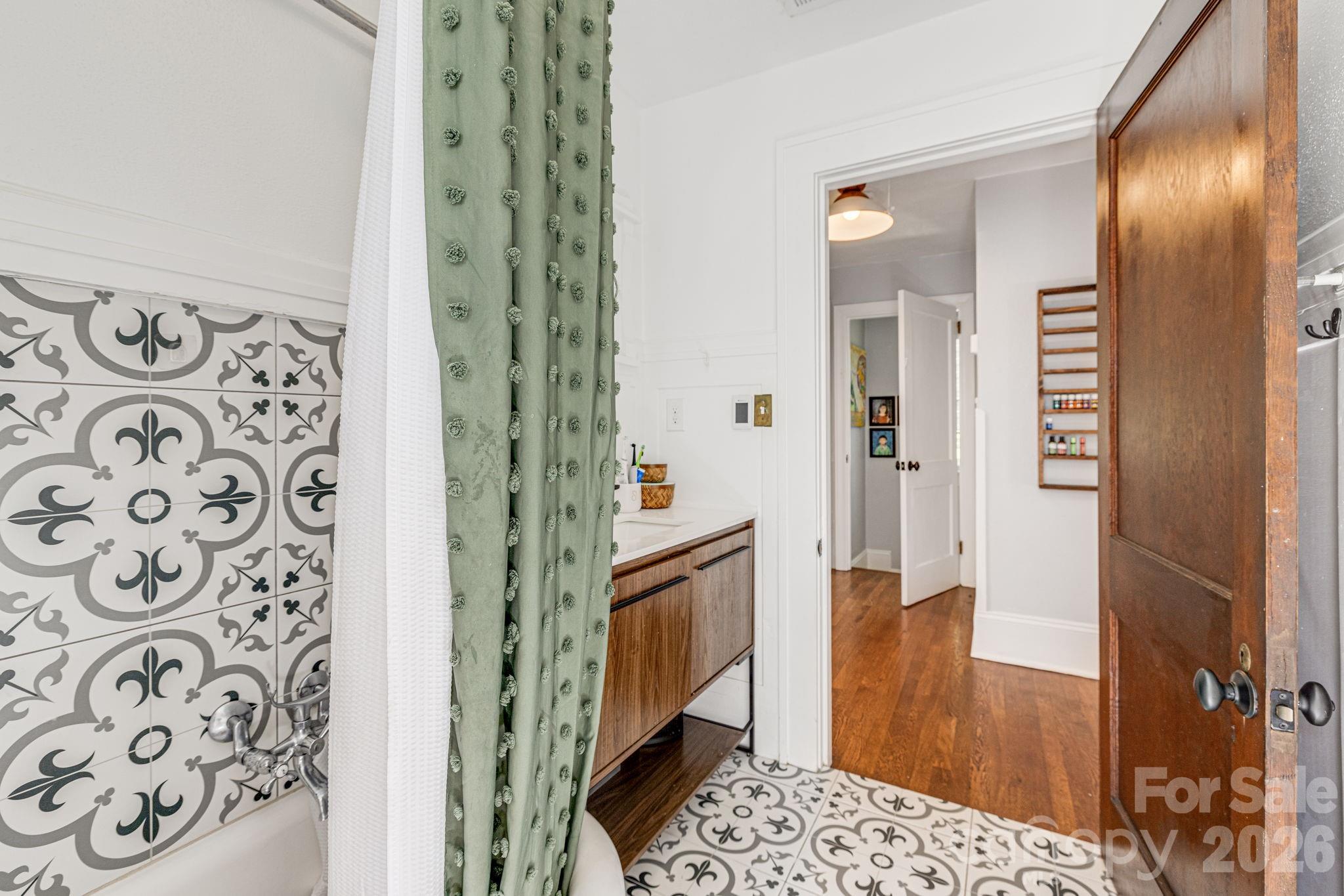 18 Robinwood Avenue — Asheville