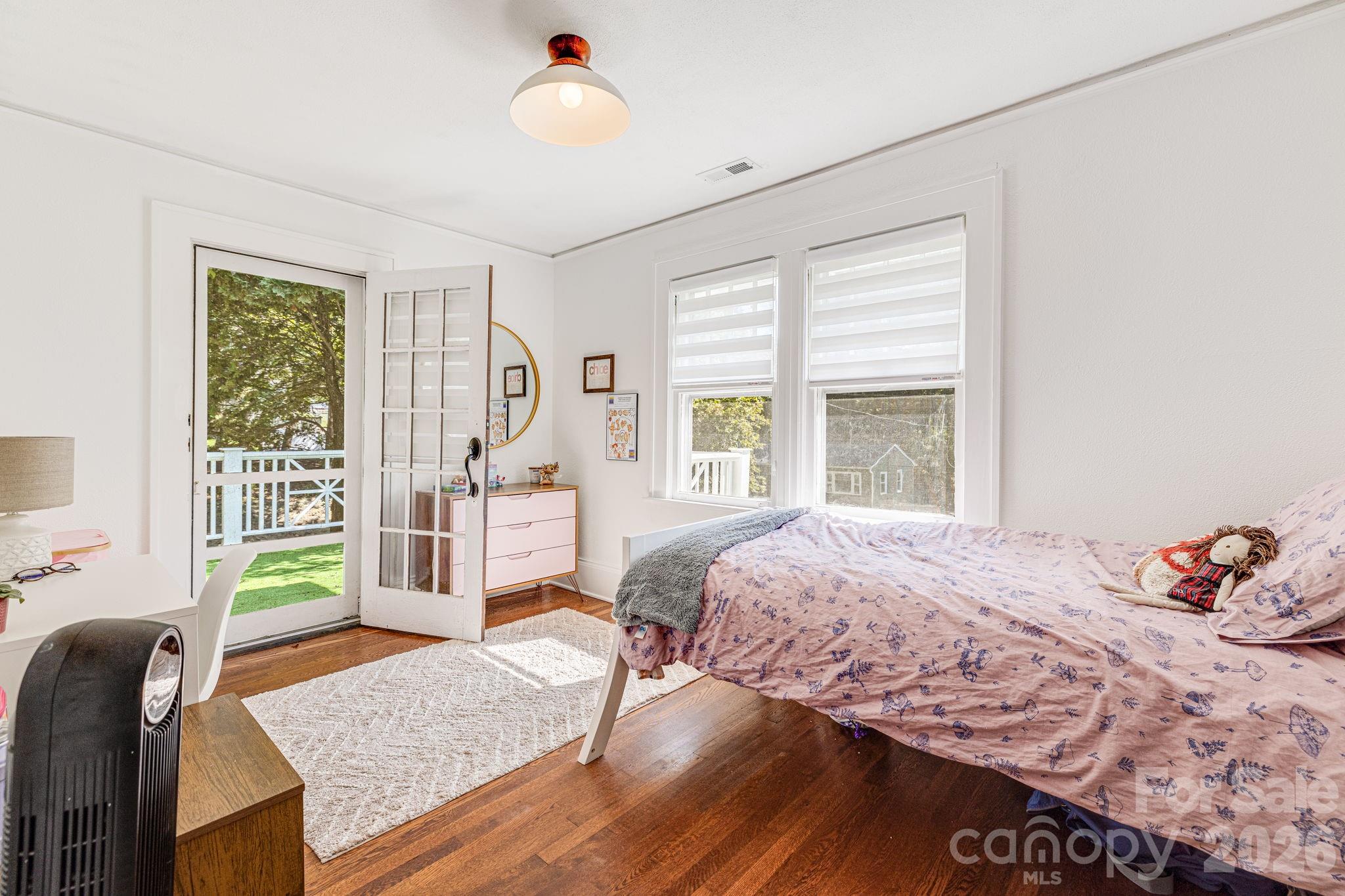18 Robinwood Avenue — Asheville