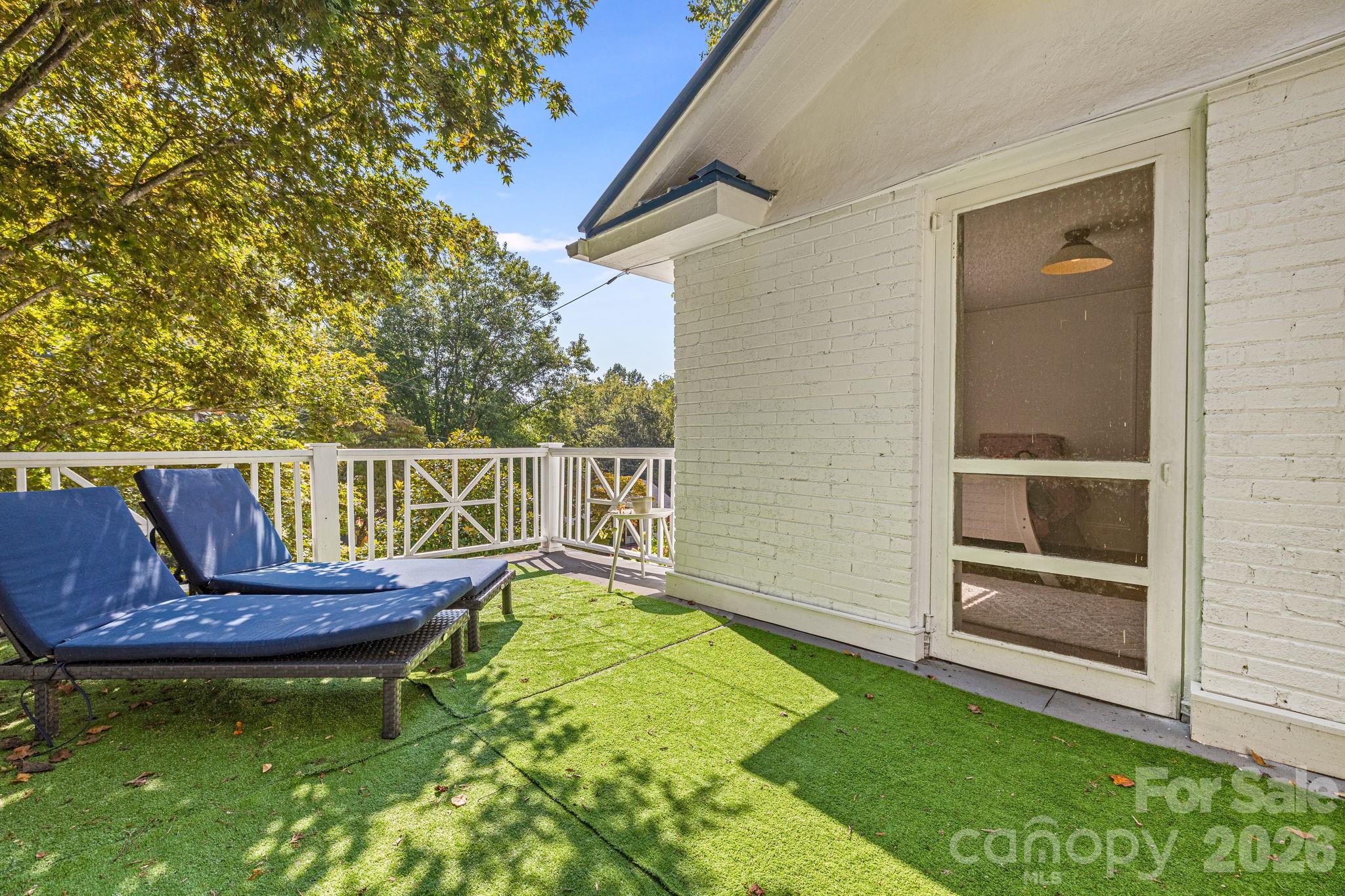 18 Robinwood Avenue — Asheville