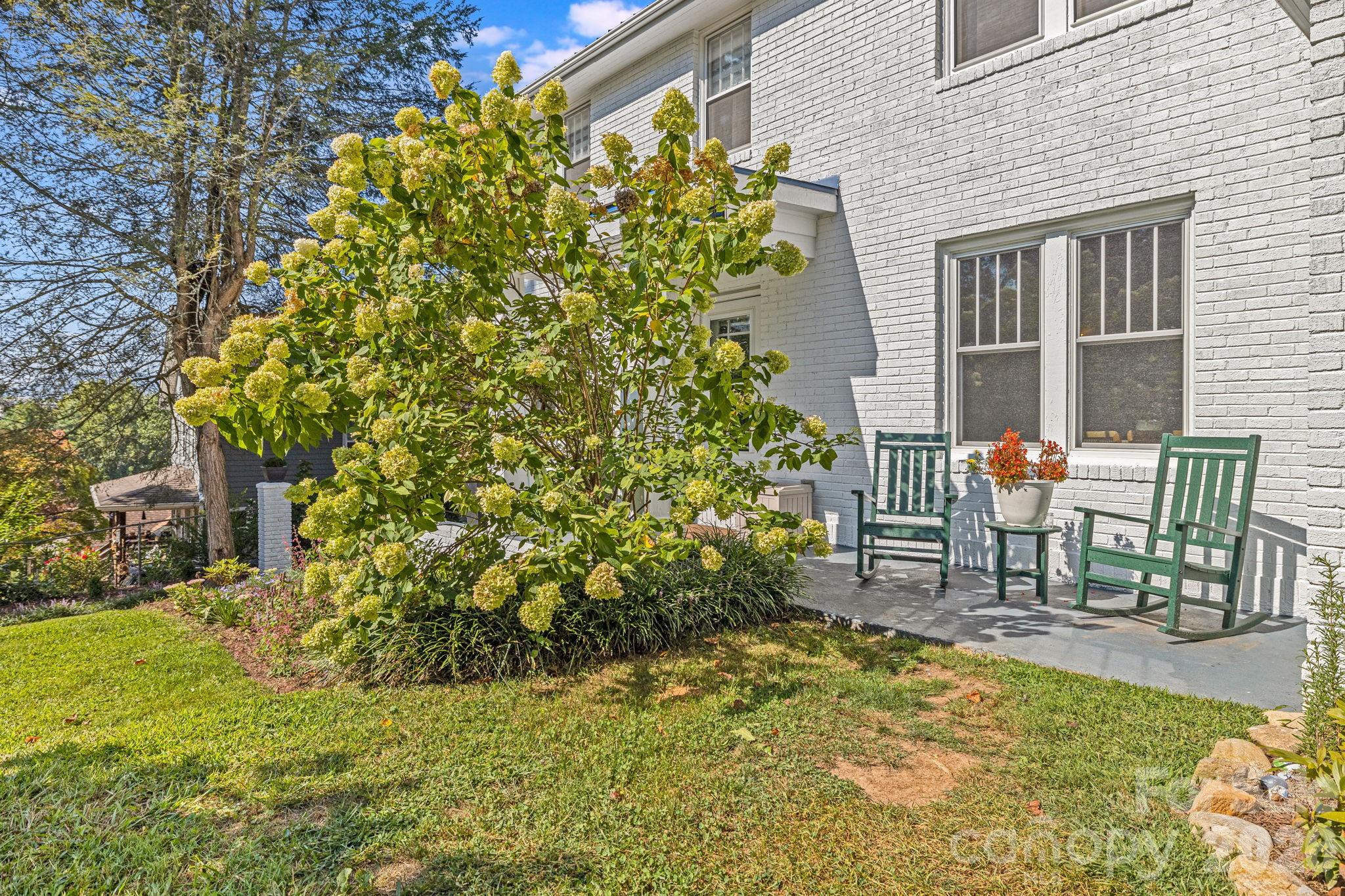 18 Robinwood Avenue — Asheville