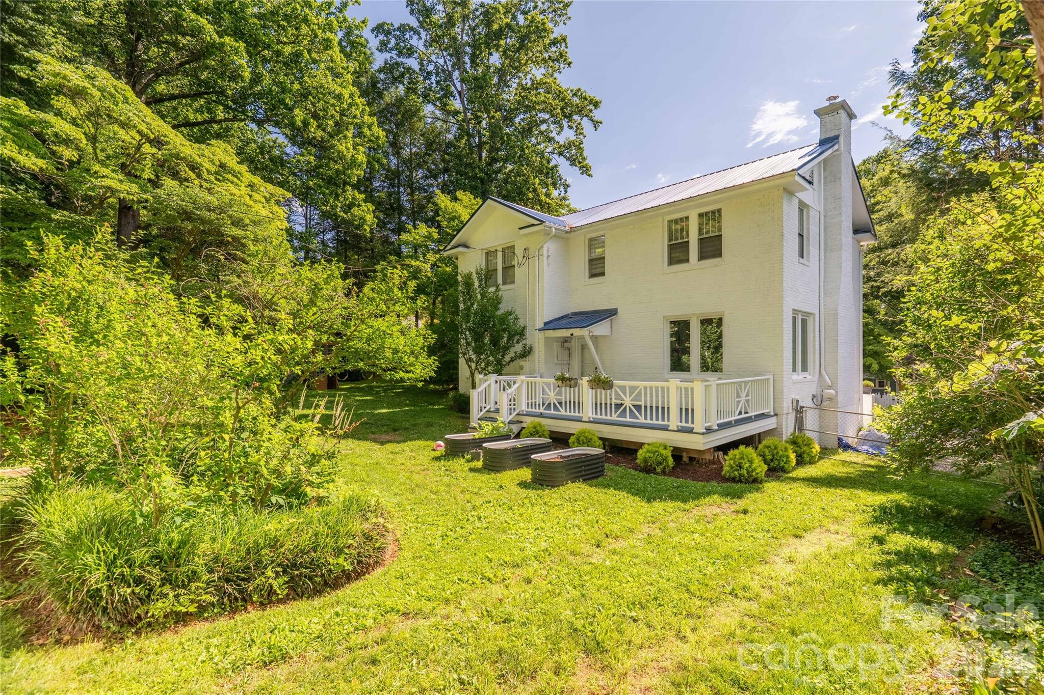 18 Robinwood Avenue — Asheville
