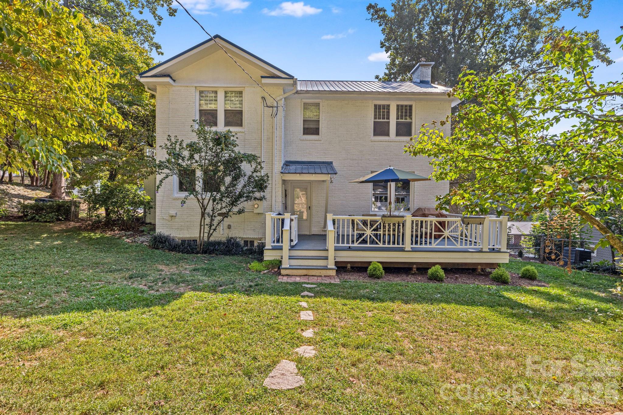18 Robinwood Avenue — Asheville