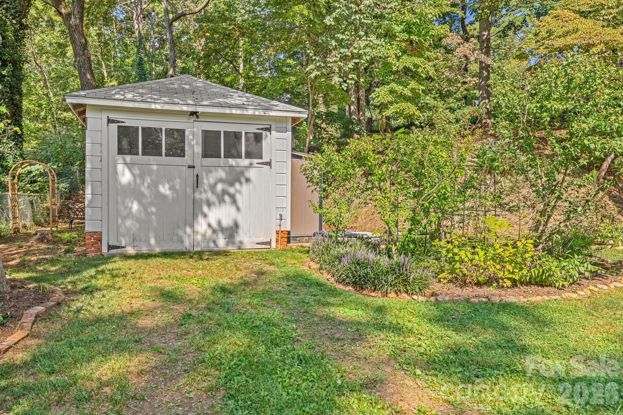 18 Robinwood Avenue — Asheville