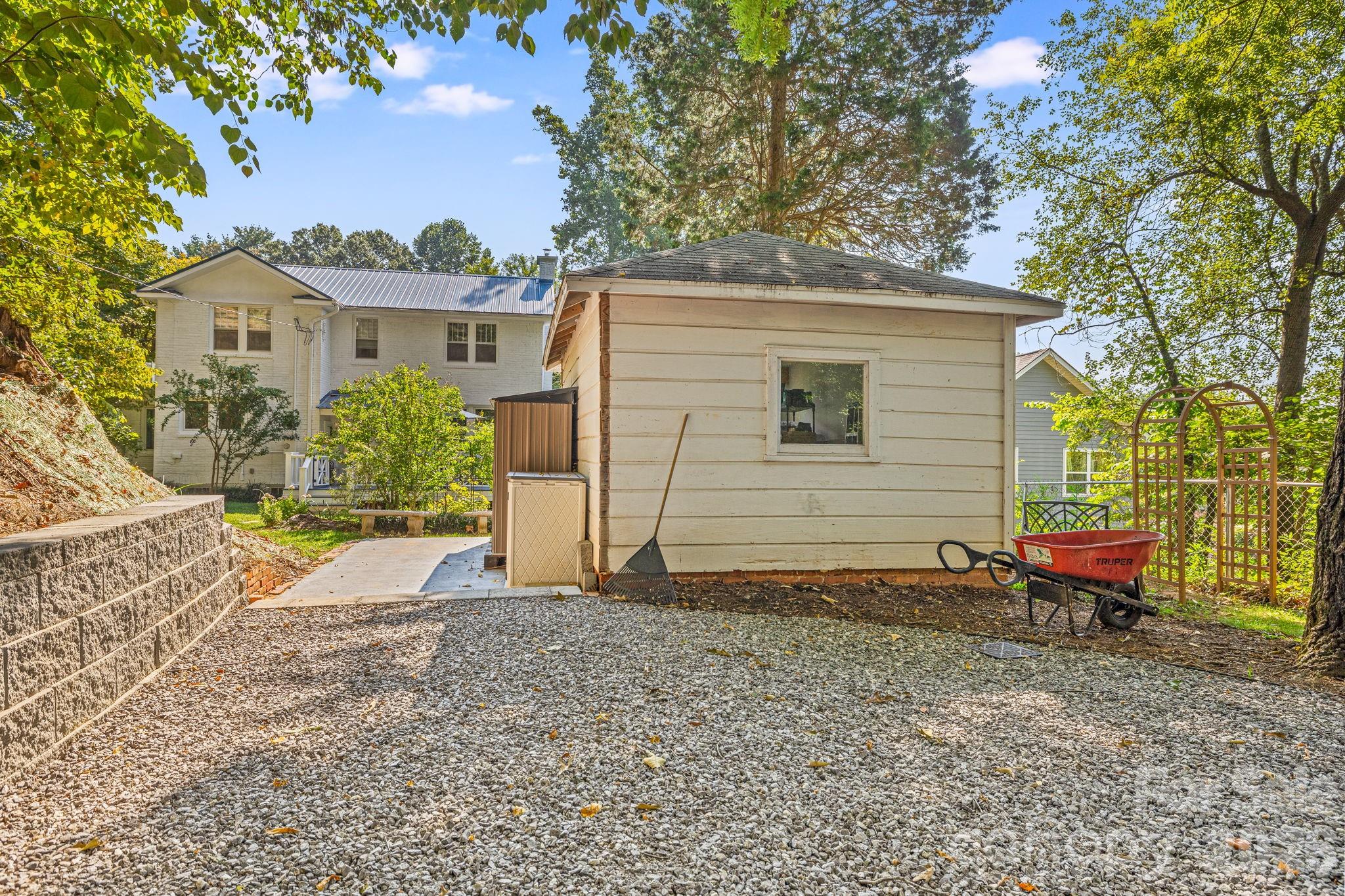 18 Robinwood Avenue — Asheville