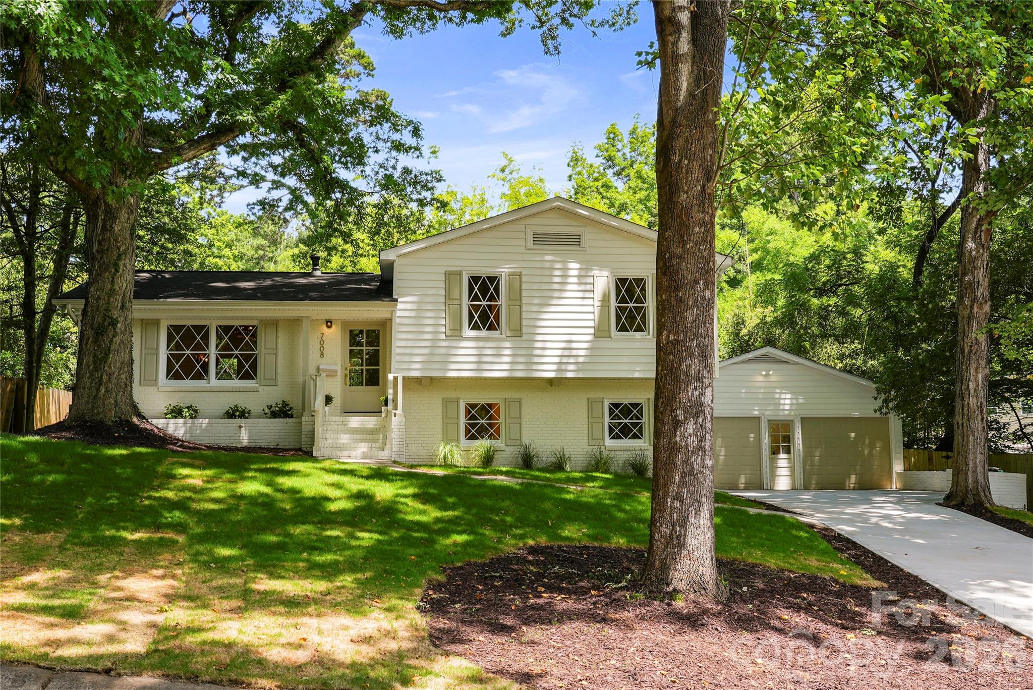 7008 Brynhurst Drive — Charlotte