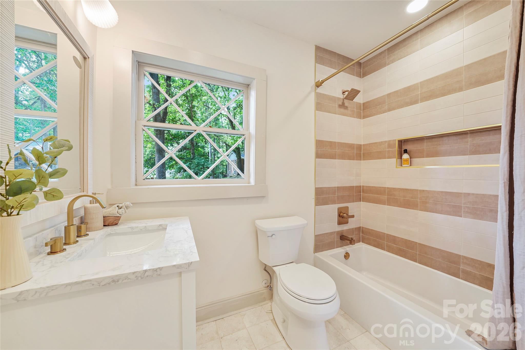7008 Brynhurst Drive — Charlotte
