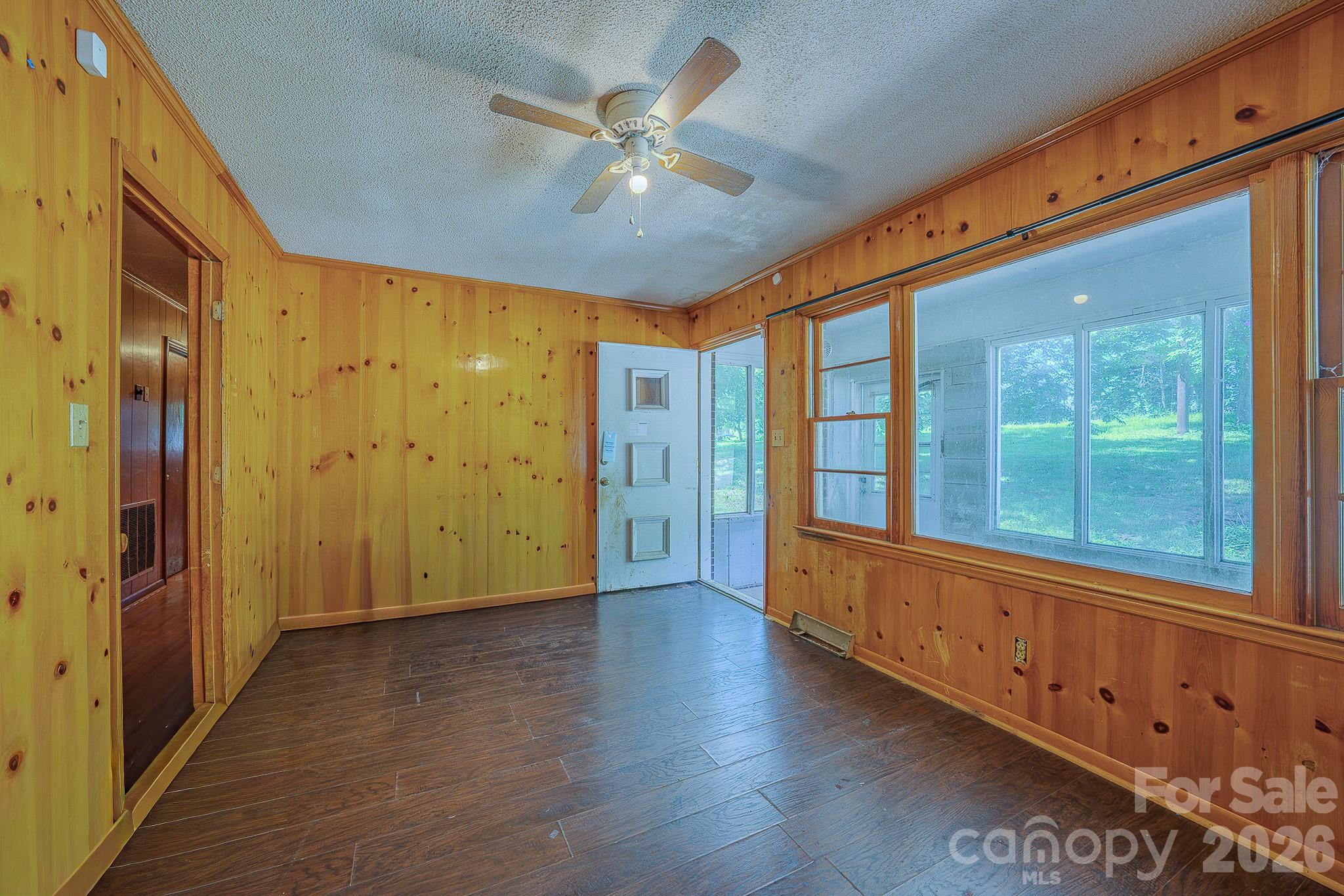 886 Pearidge Road — Bostic