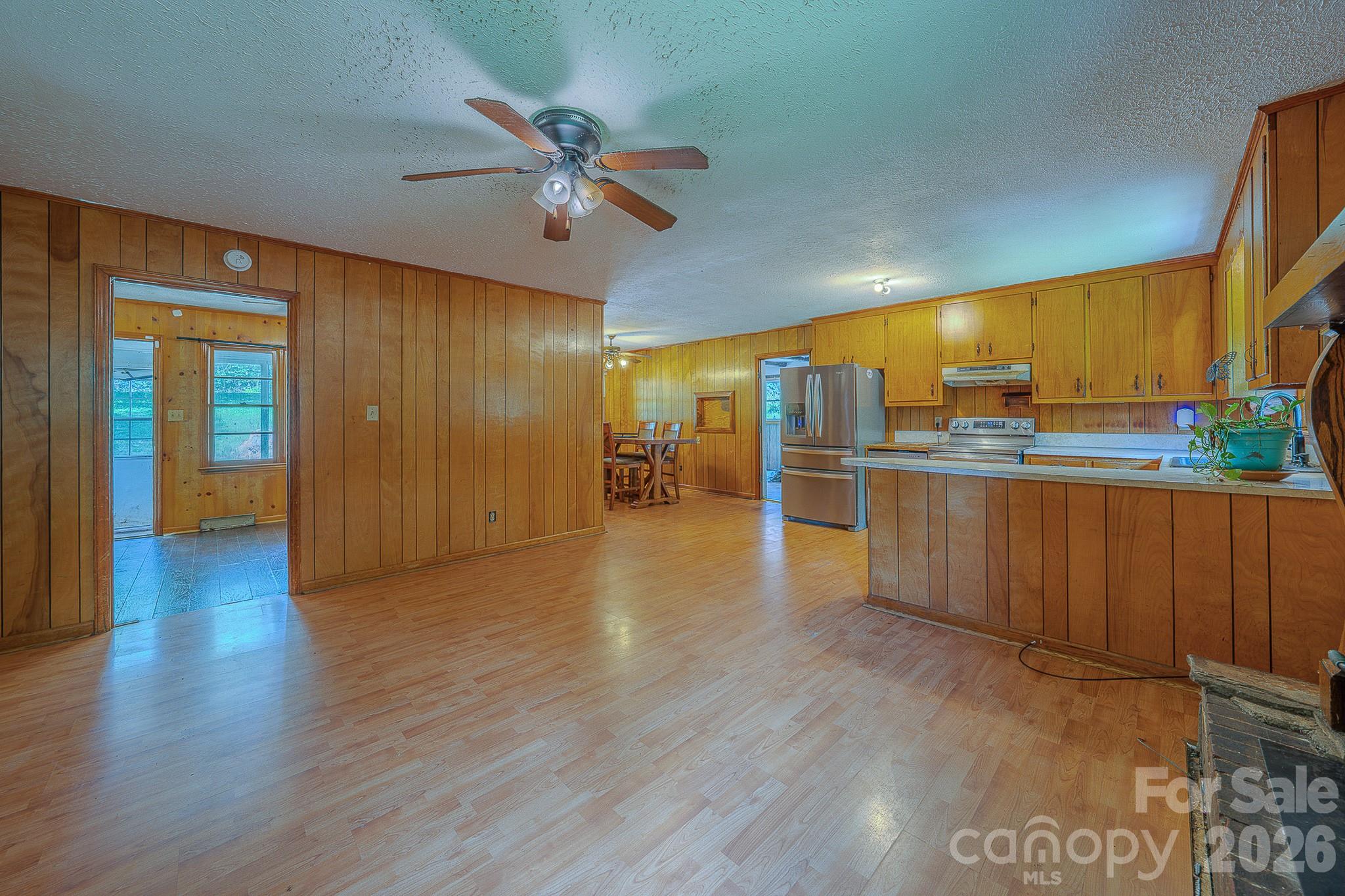 886 Pearidge Road — Bostic