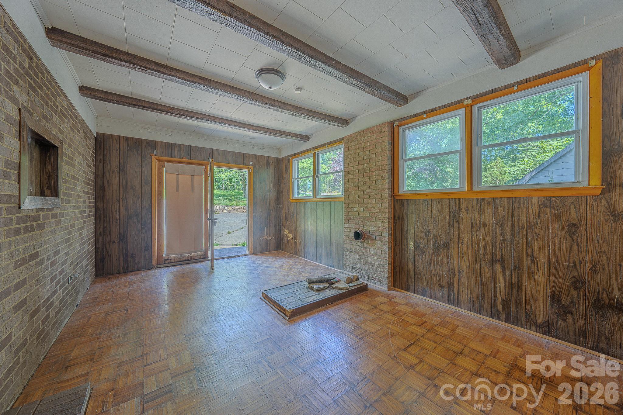 886 Pearidge Road — Bostic