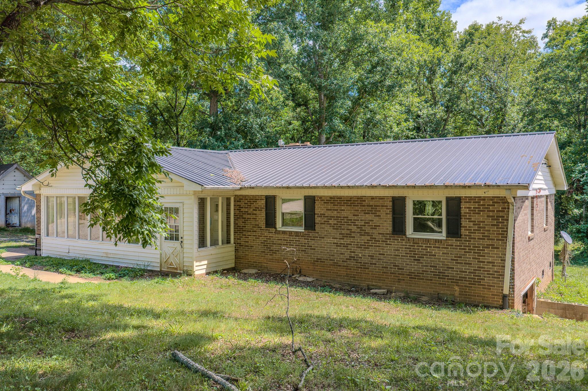 886 Pearidge Road — Bostic