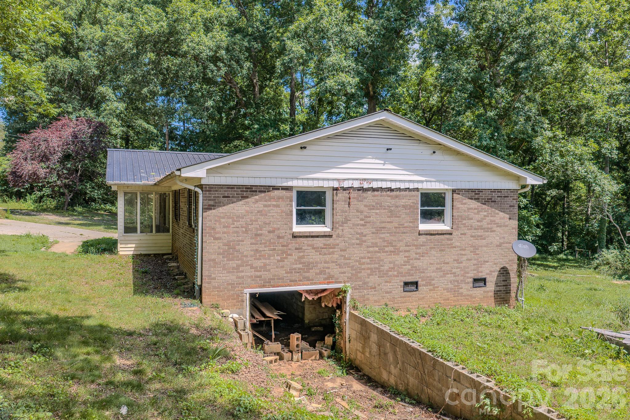886 Pearidge Road — Bostic