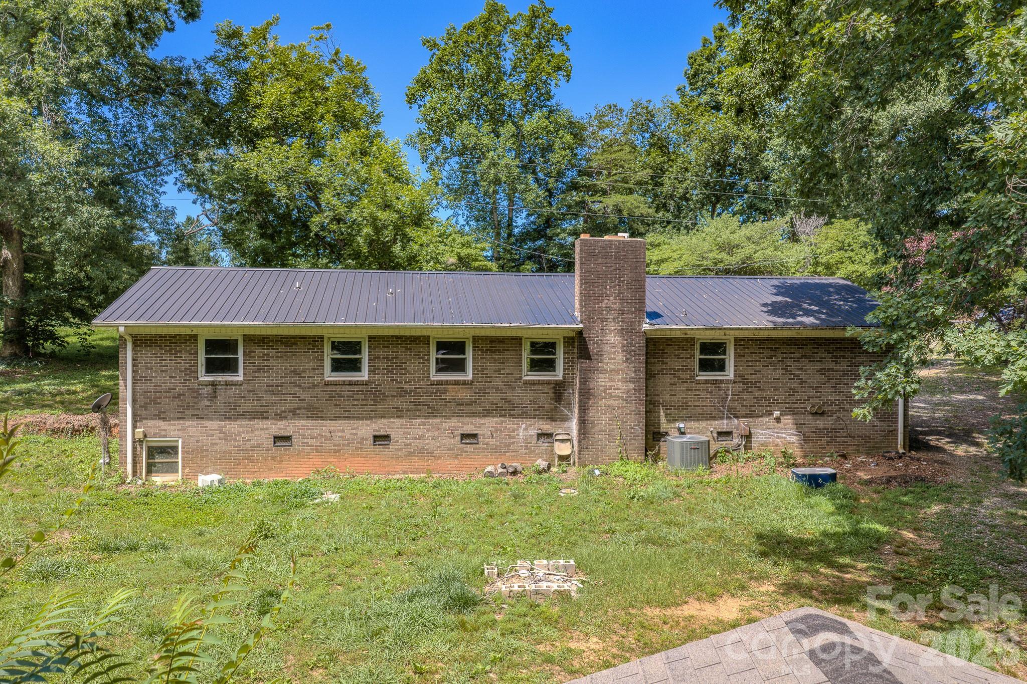 886 Pearidge Road — Bostic