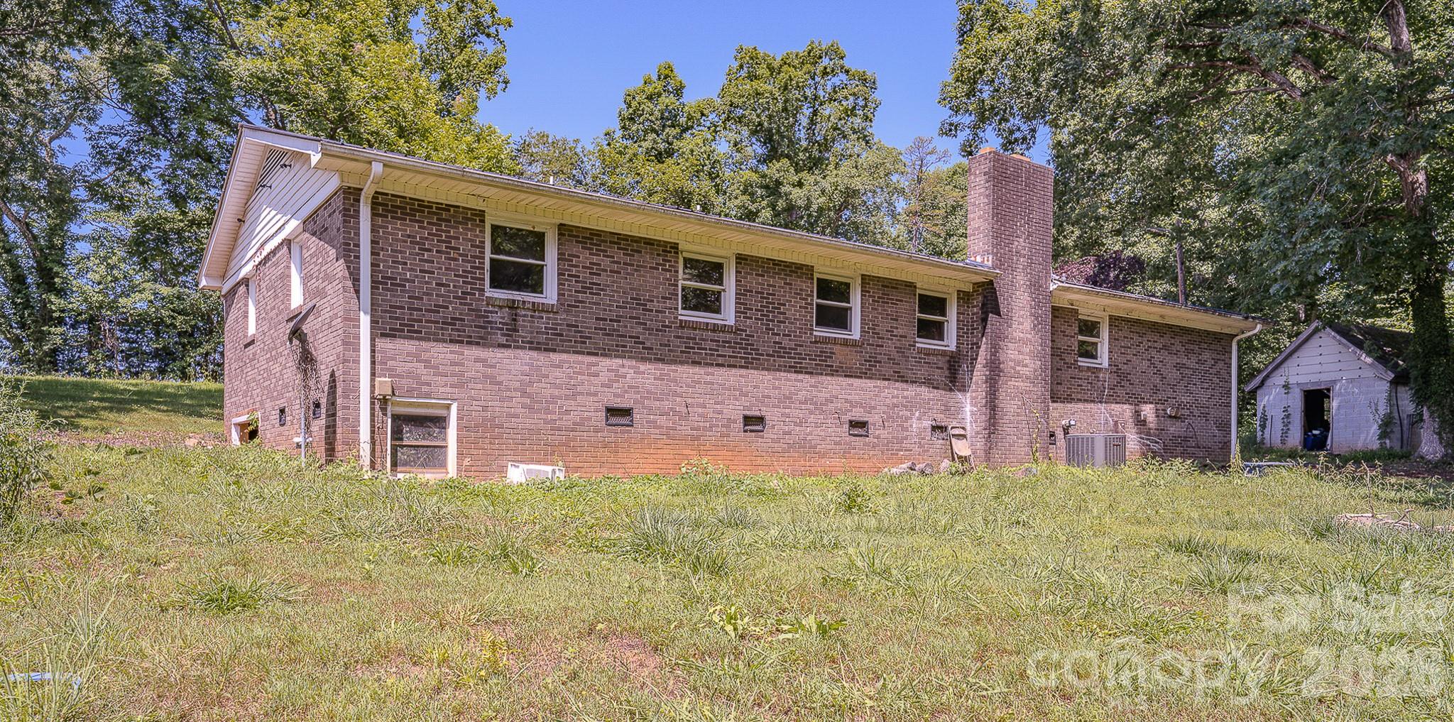 886 Pearidge Road — Bostic