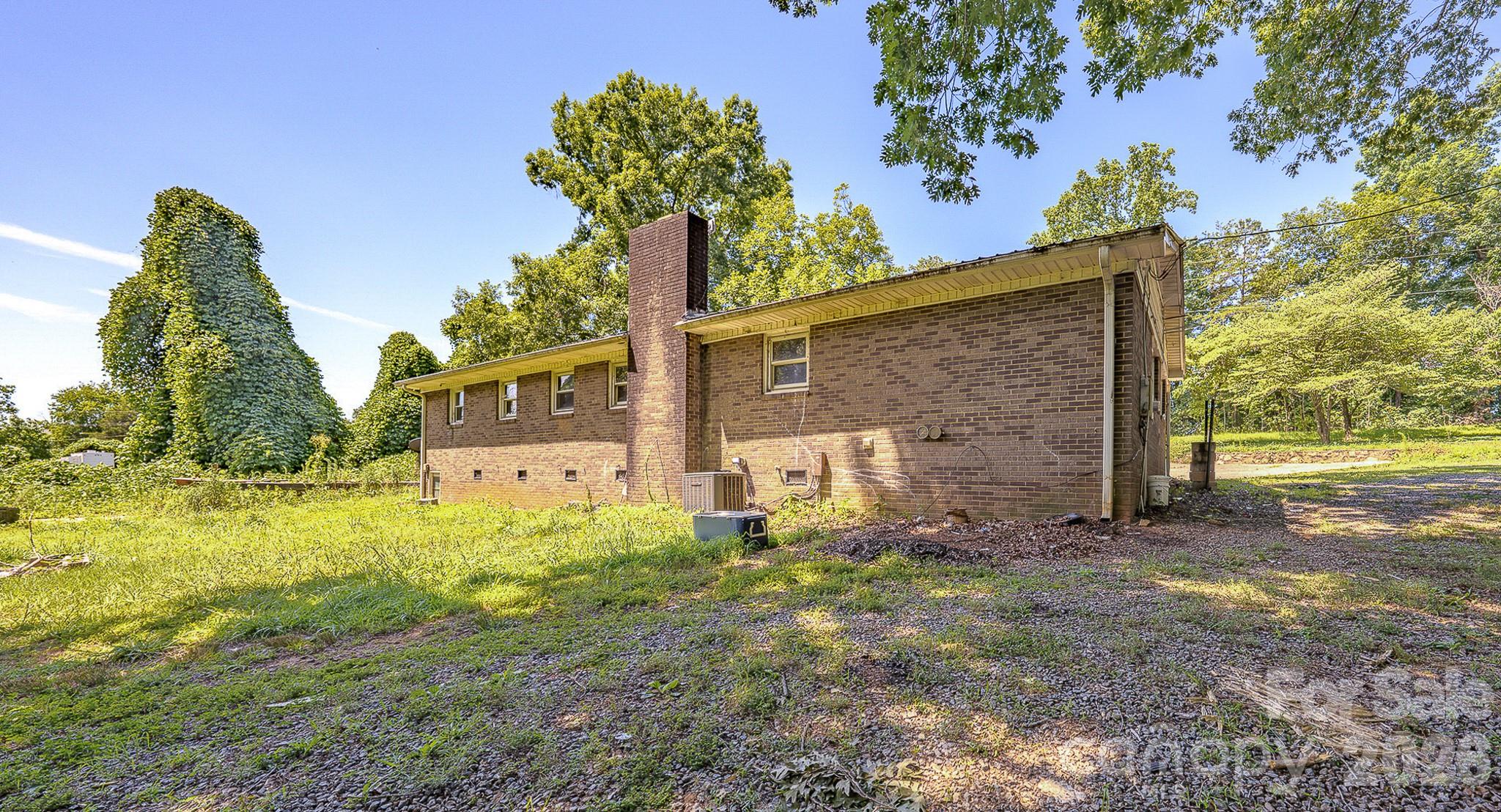886 Pearidge Road — Bostic