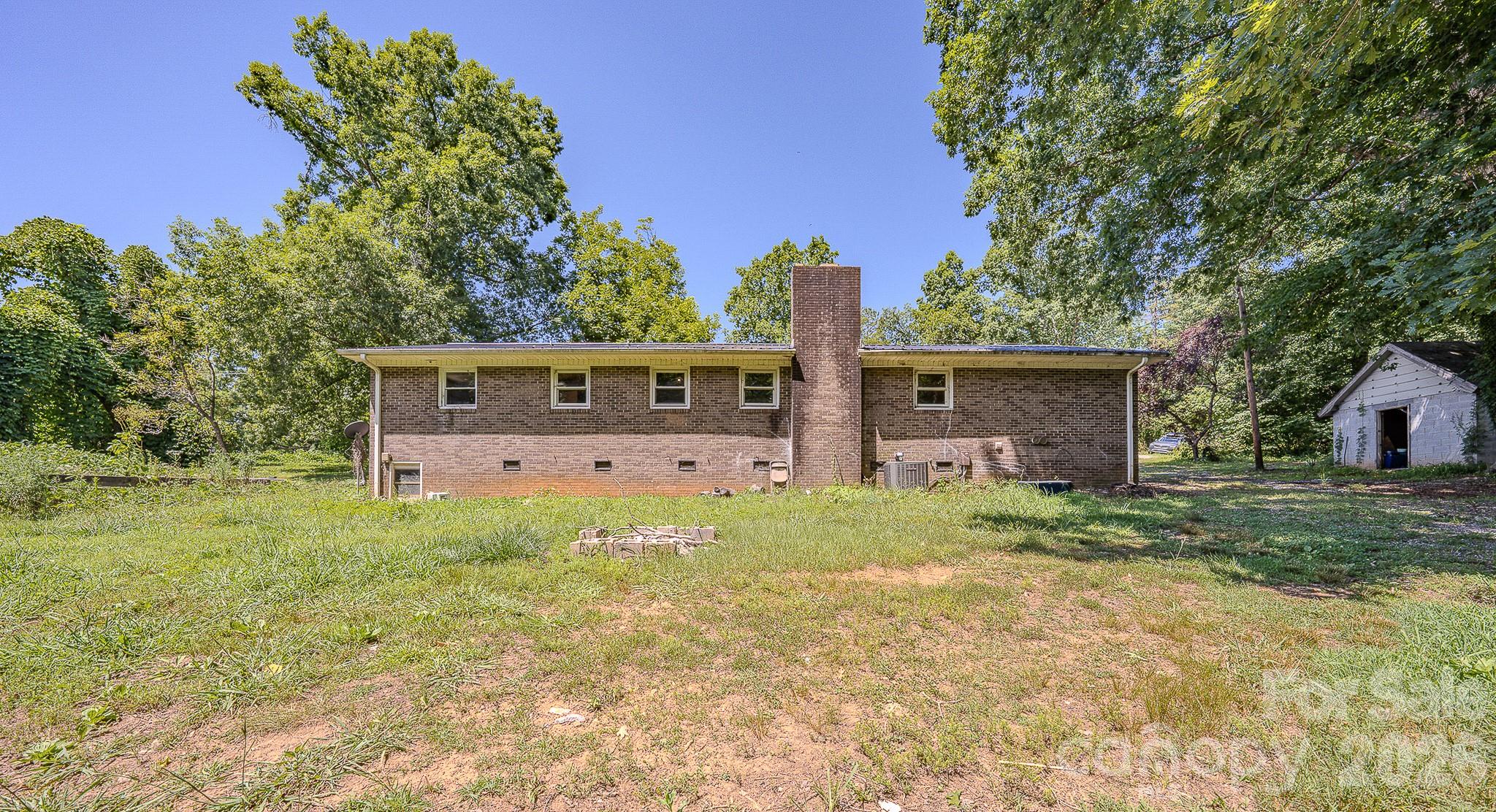 886 Pearidge Road — Bostic
