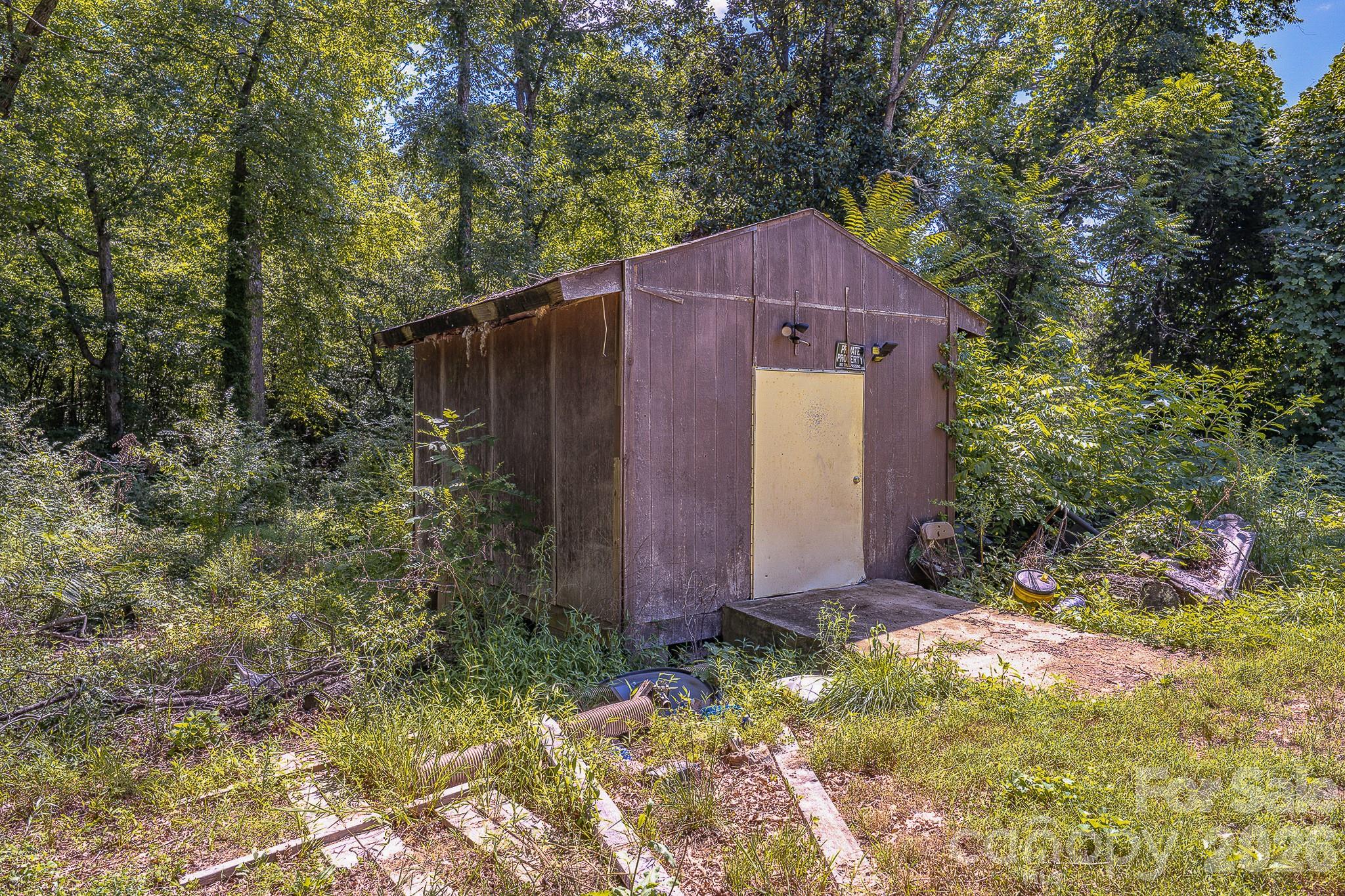 886 Pearidge Road — Bostic