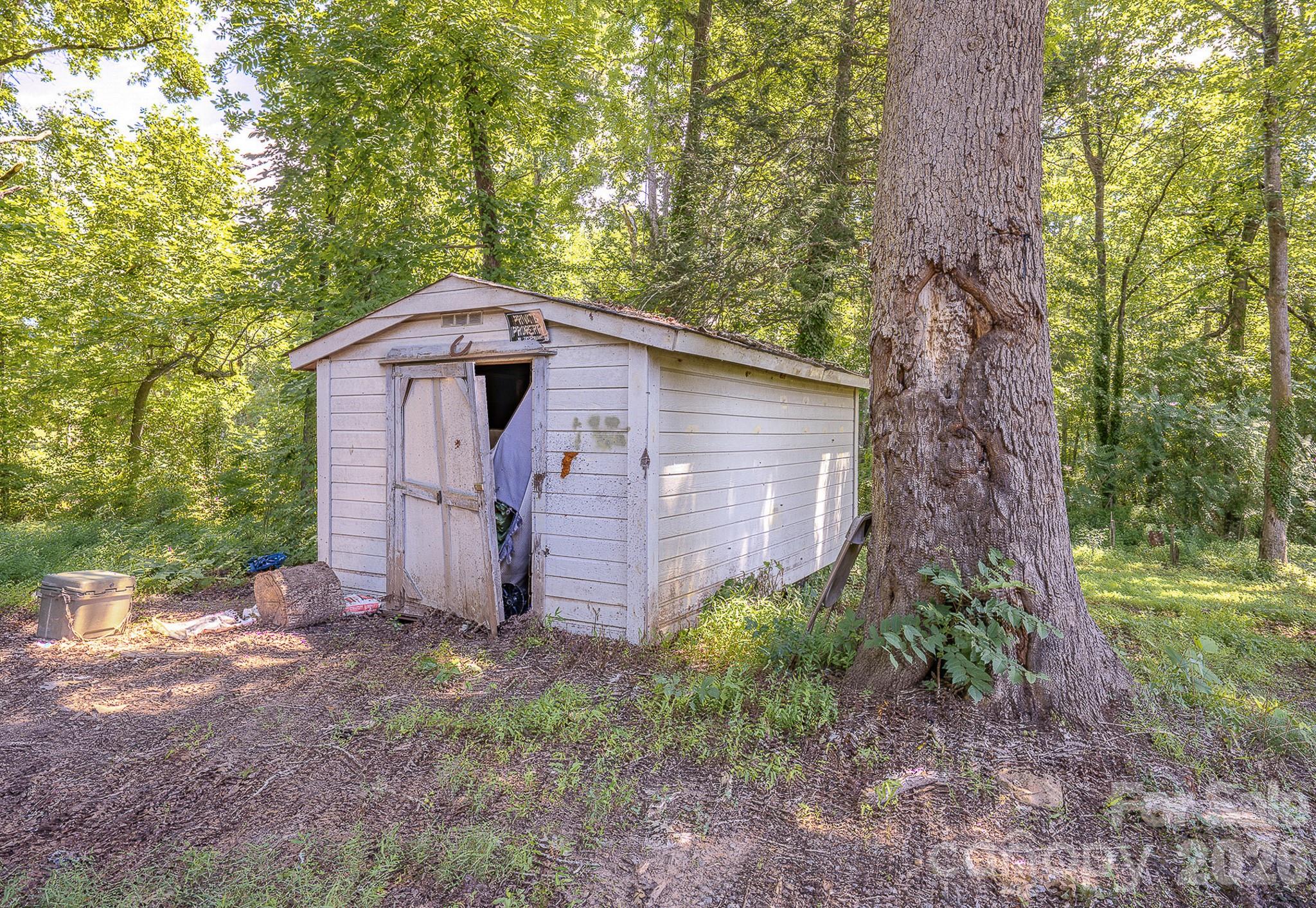 886 Pearidge Road — Bostic