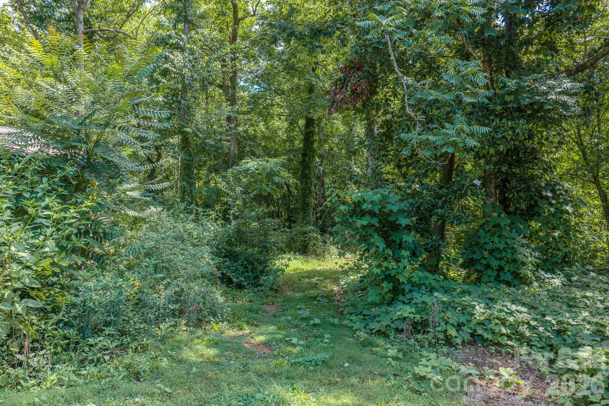 886 Pearidge Road — Bostic