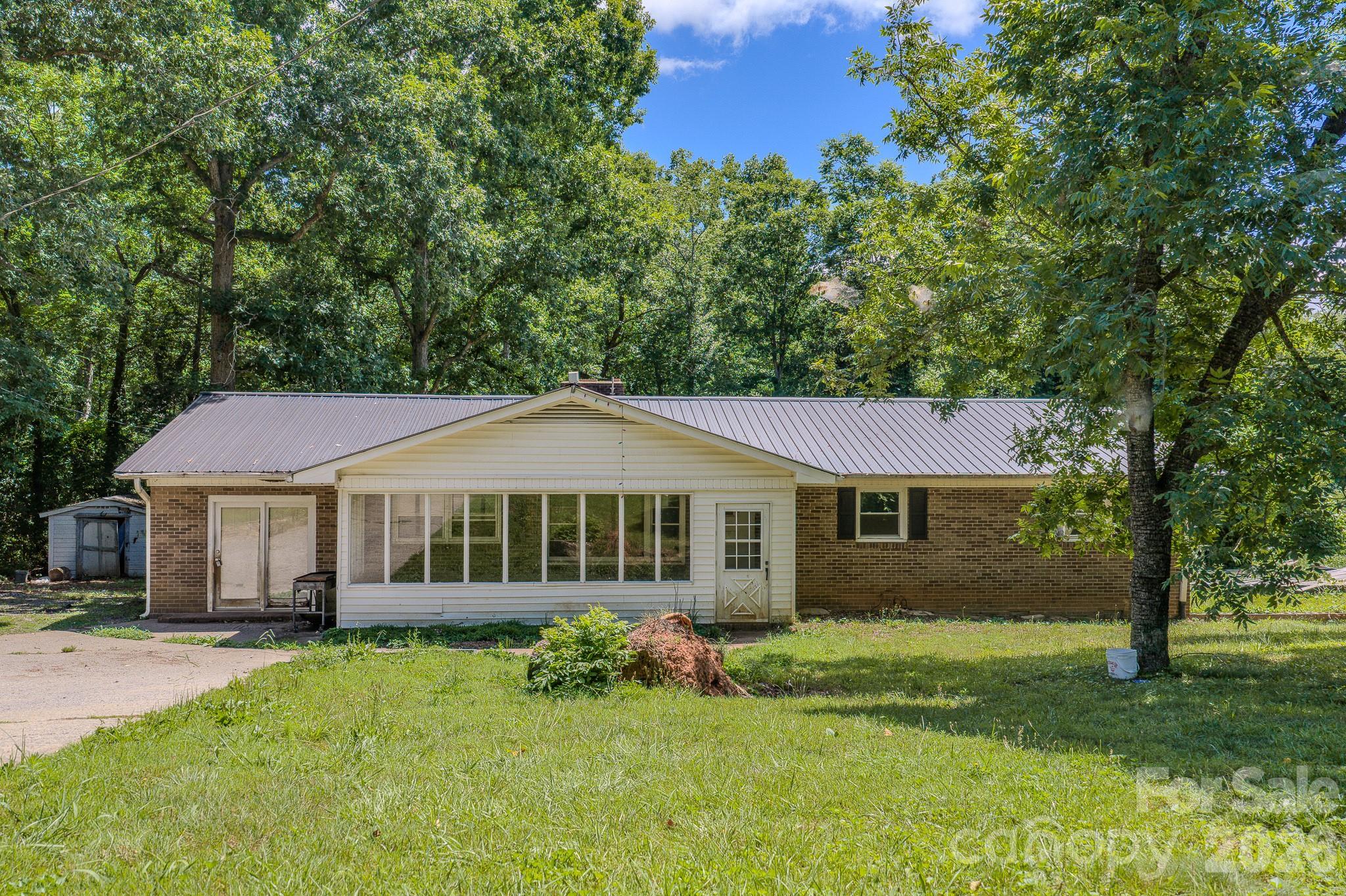 886 Pearidge Road — Bostic