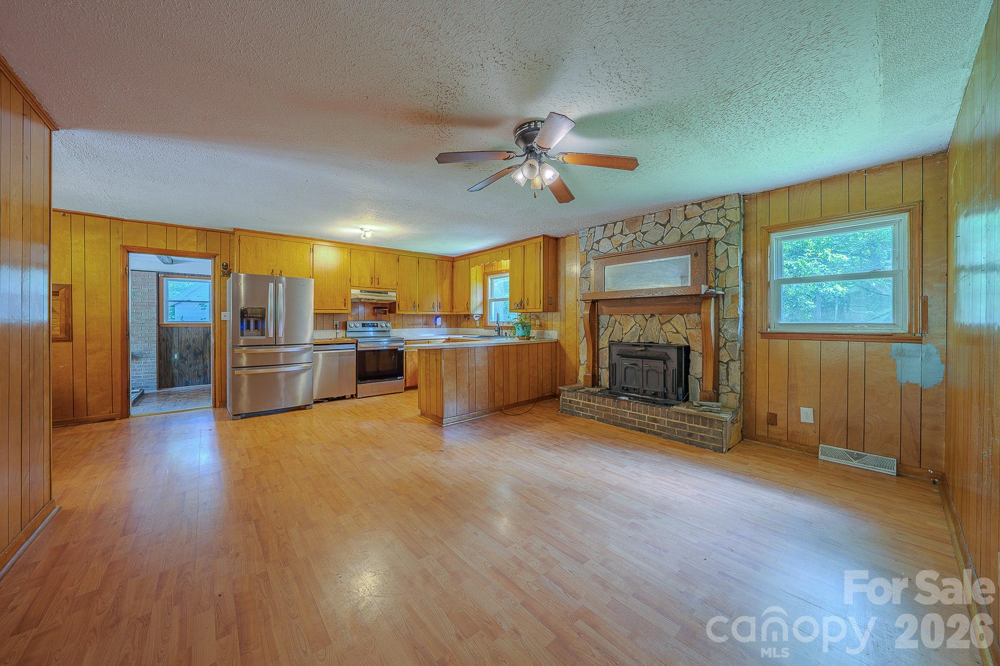 886 Pearidge Road — Bostic