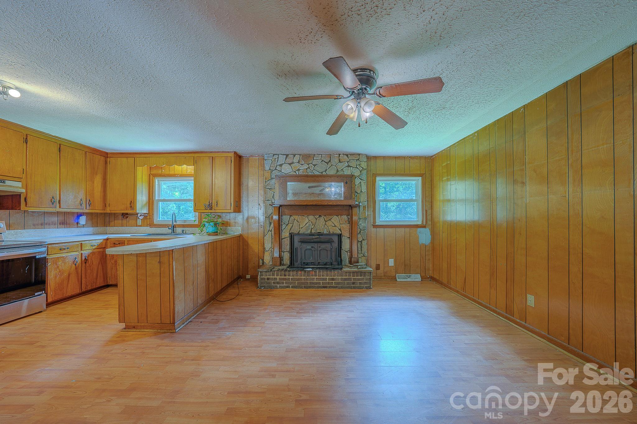 886 Pearidge Road — Bostic