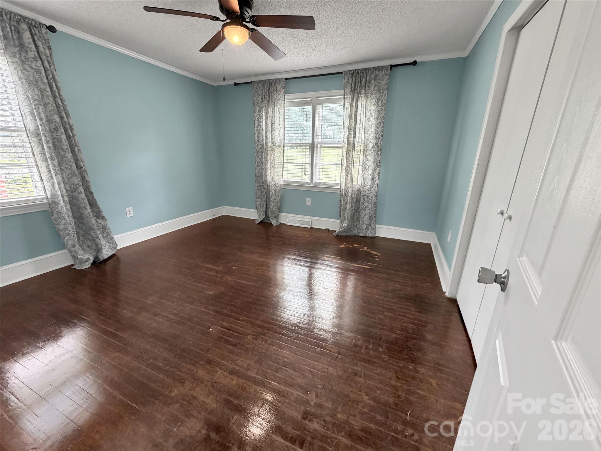 113 Pinewood Avenue — Clinton