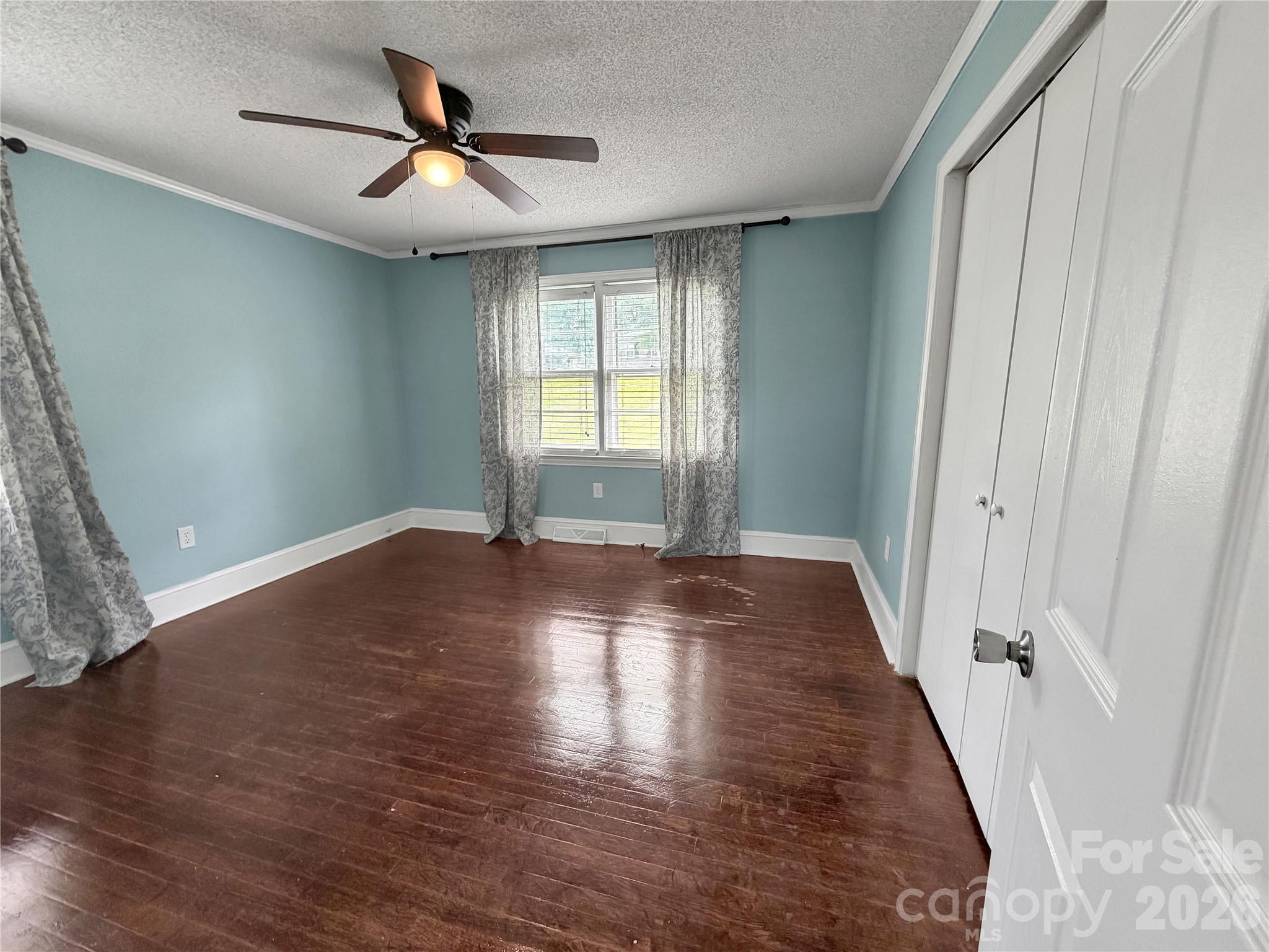 113 Pinewood Avenue — Clinton