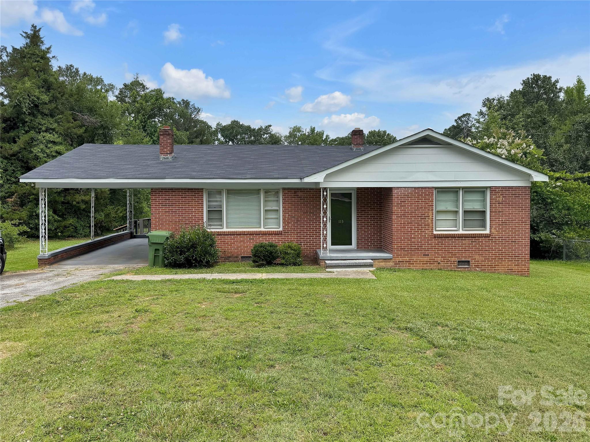 113 Pinewood Avenue — Clinton