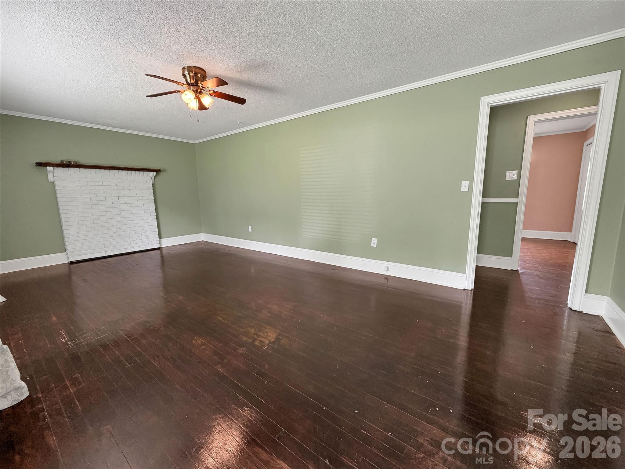 113 Pinewood Avenue — Clinton
