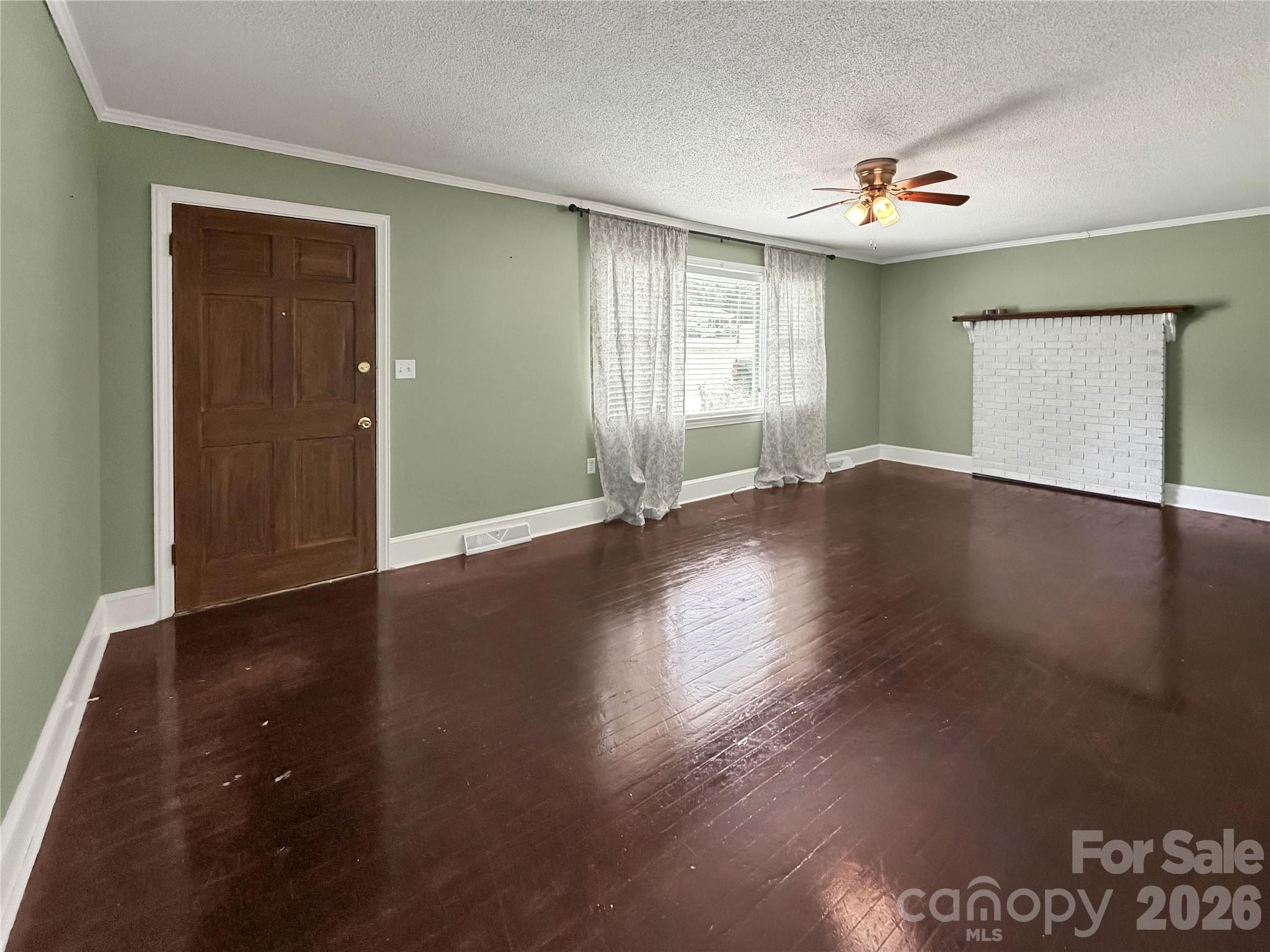 113 Pinewood Avenue — Clinton