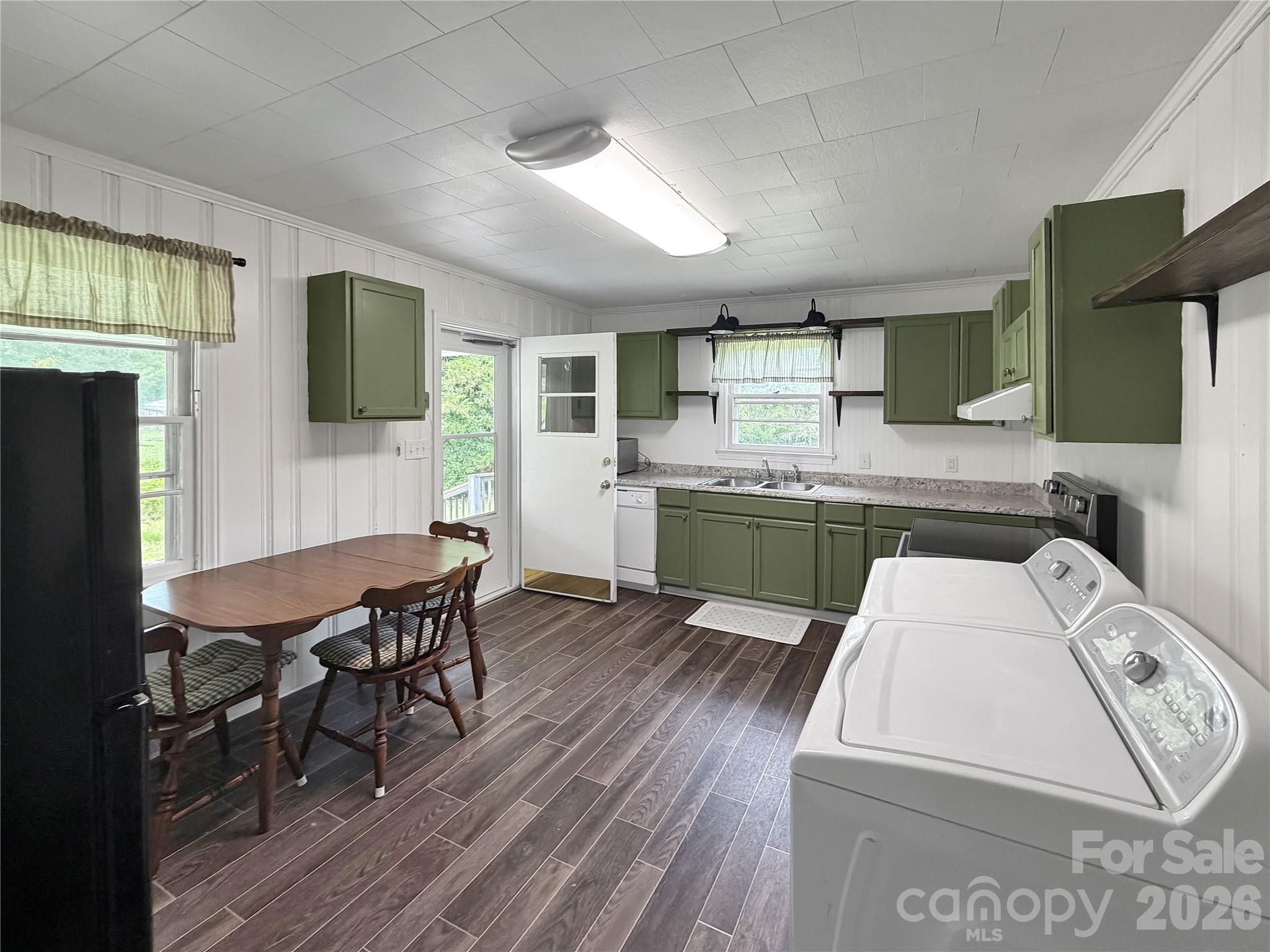113 Pinewood Avenue — Clinton
