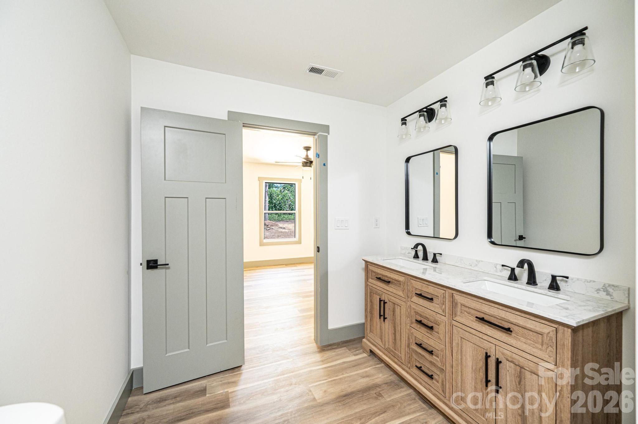 2033 Bailey Drive — Hickory