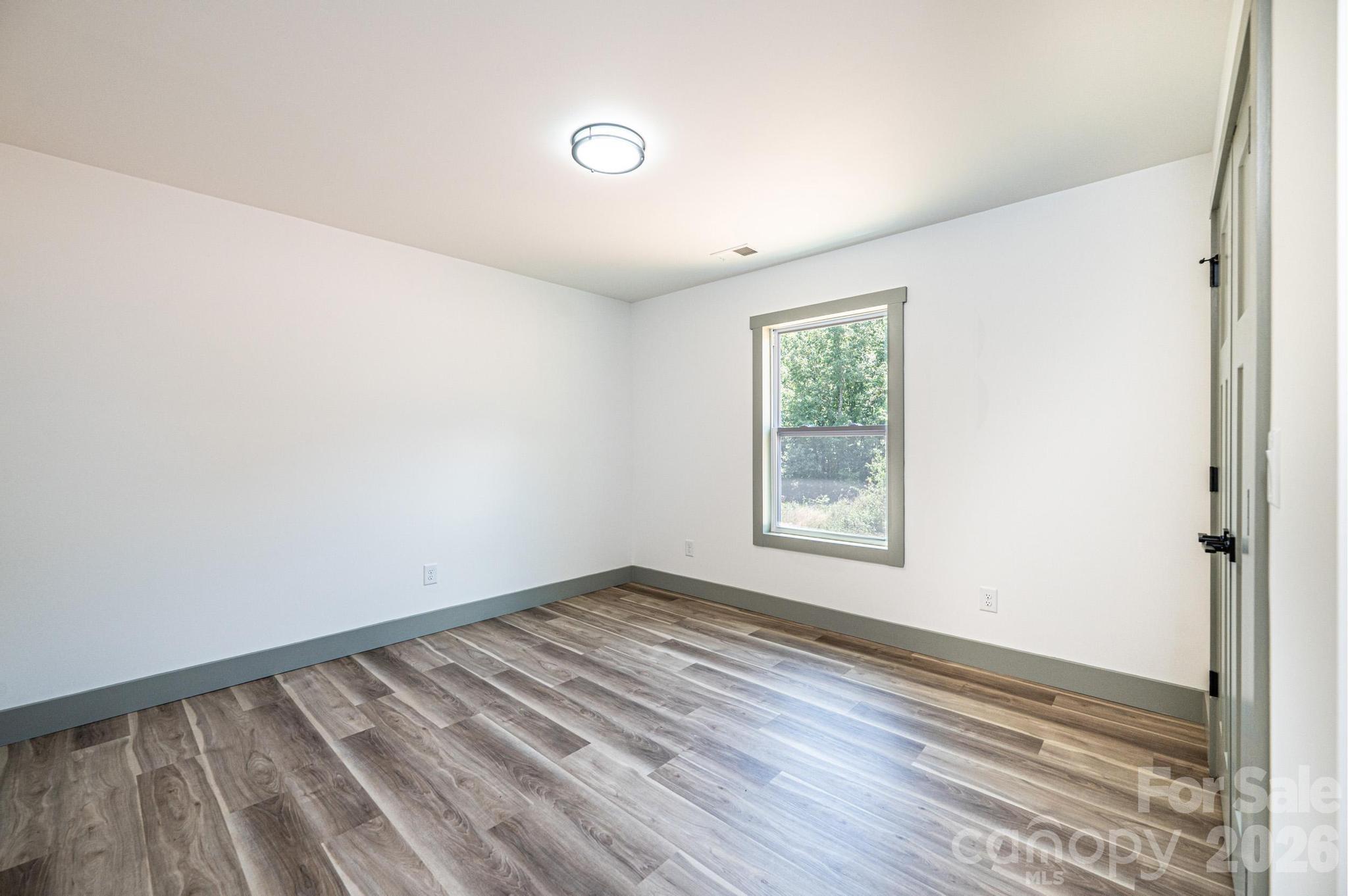 2033 Bailey Drive — Hickory