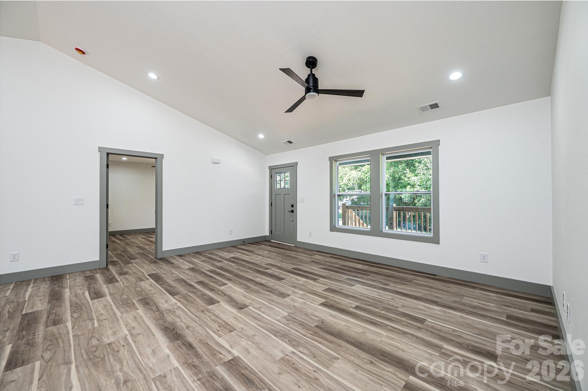 2033 Bailey Drive — Hickory