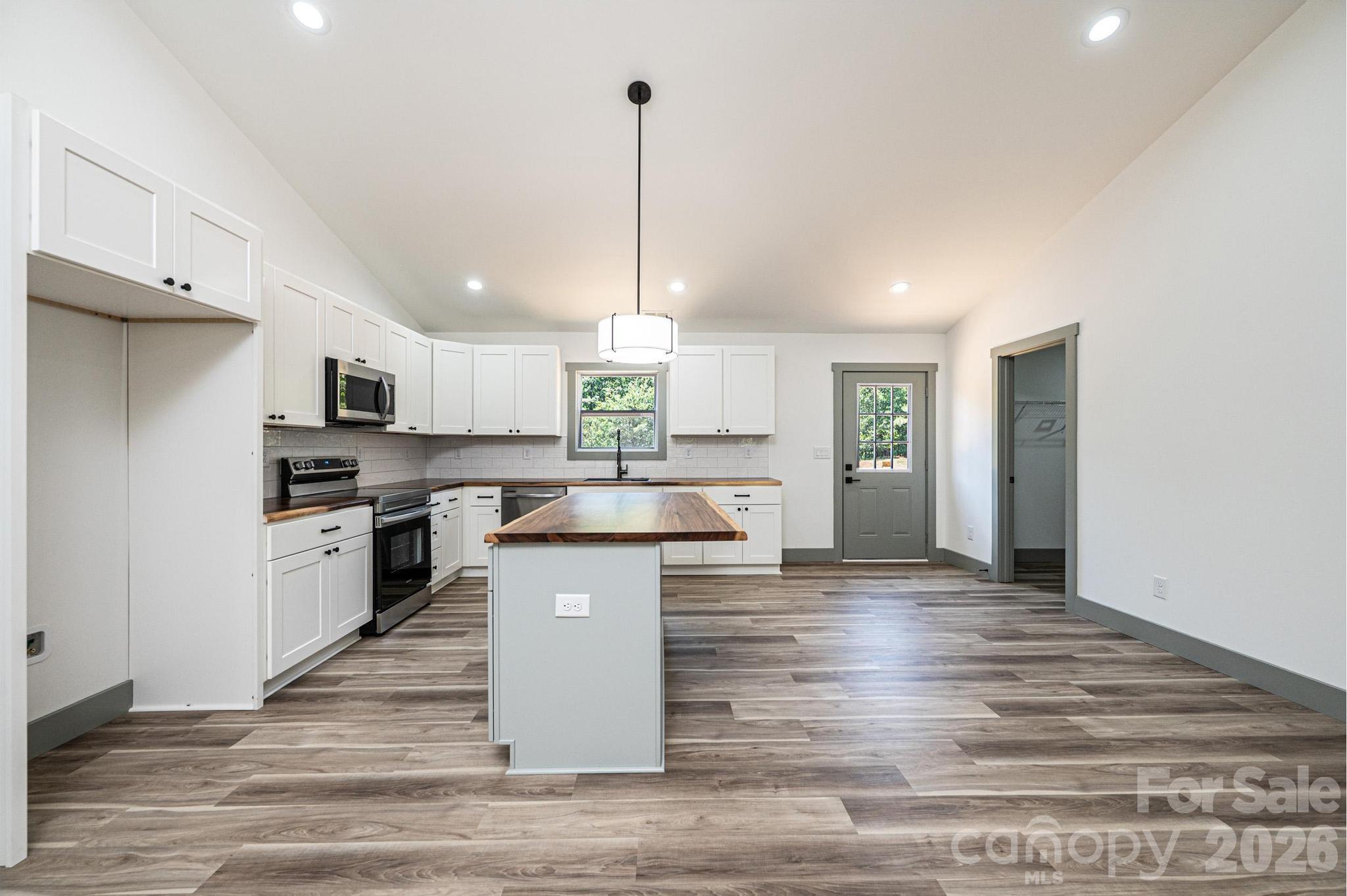 2033 Bailey Drive — Hickory