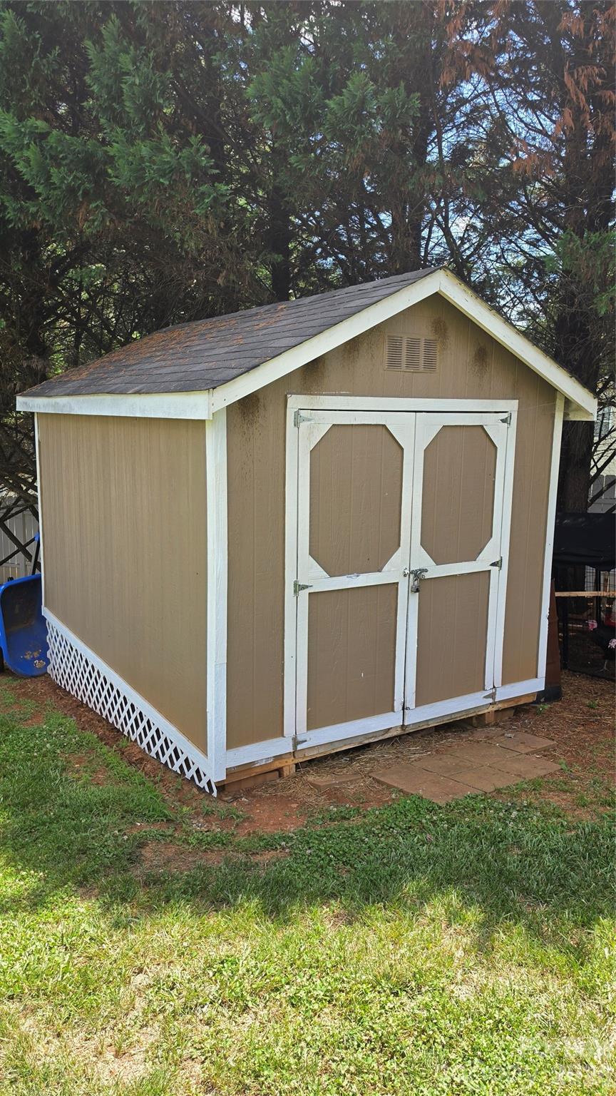 731 Jennings Road — Statesville