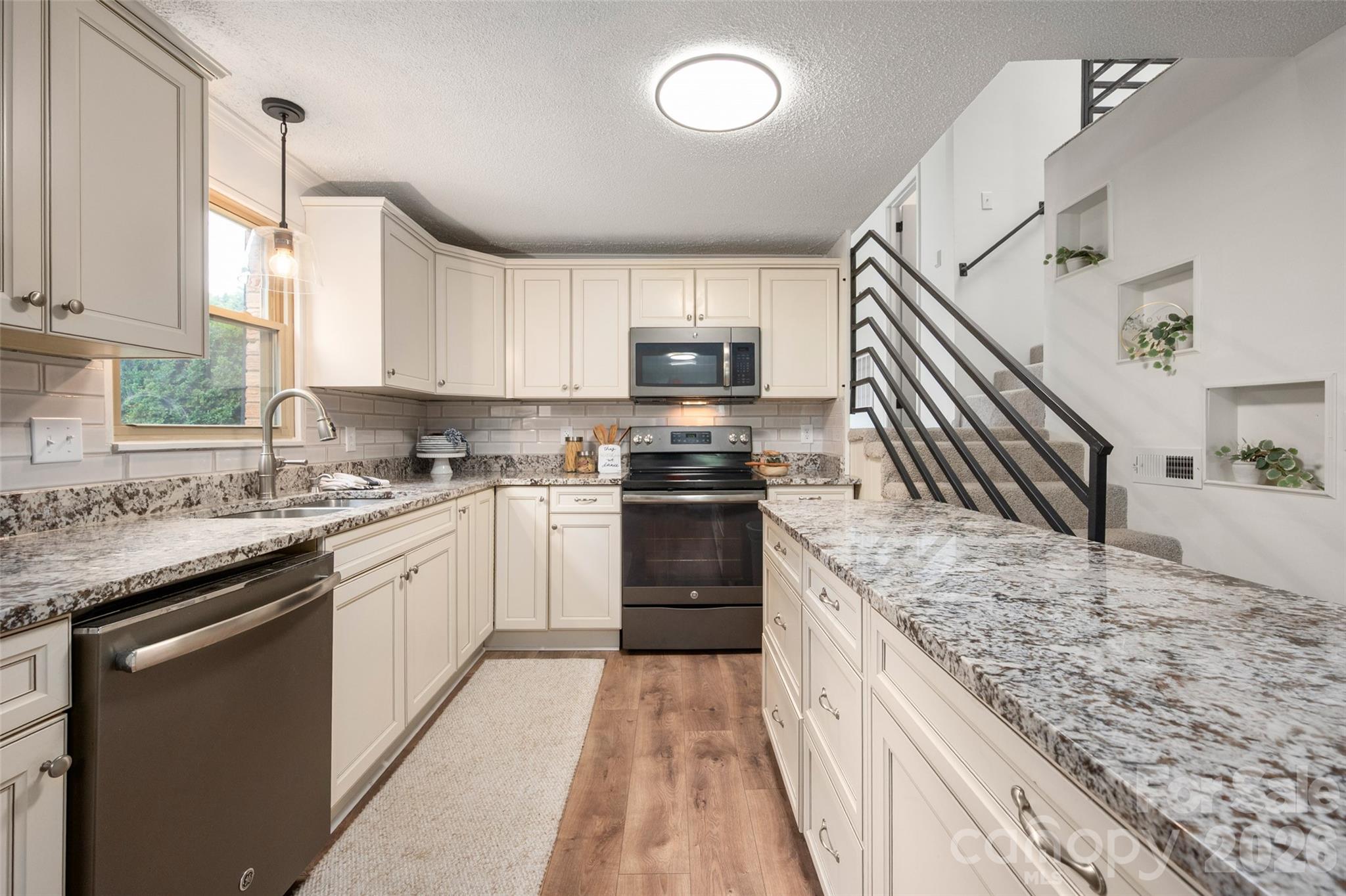 3339 Rhyne Forest Road — Iron Station