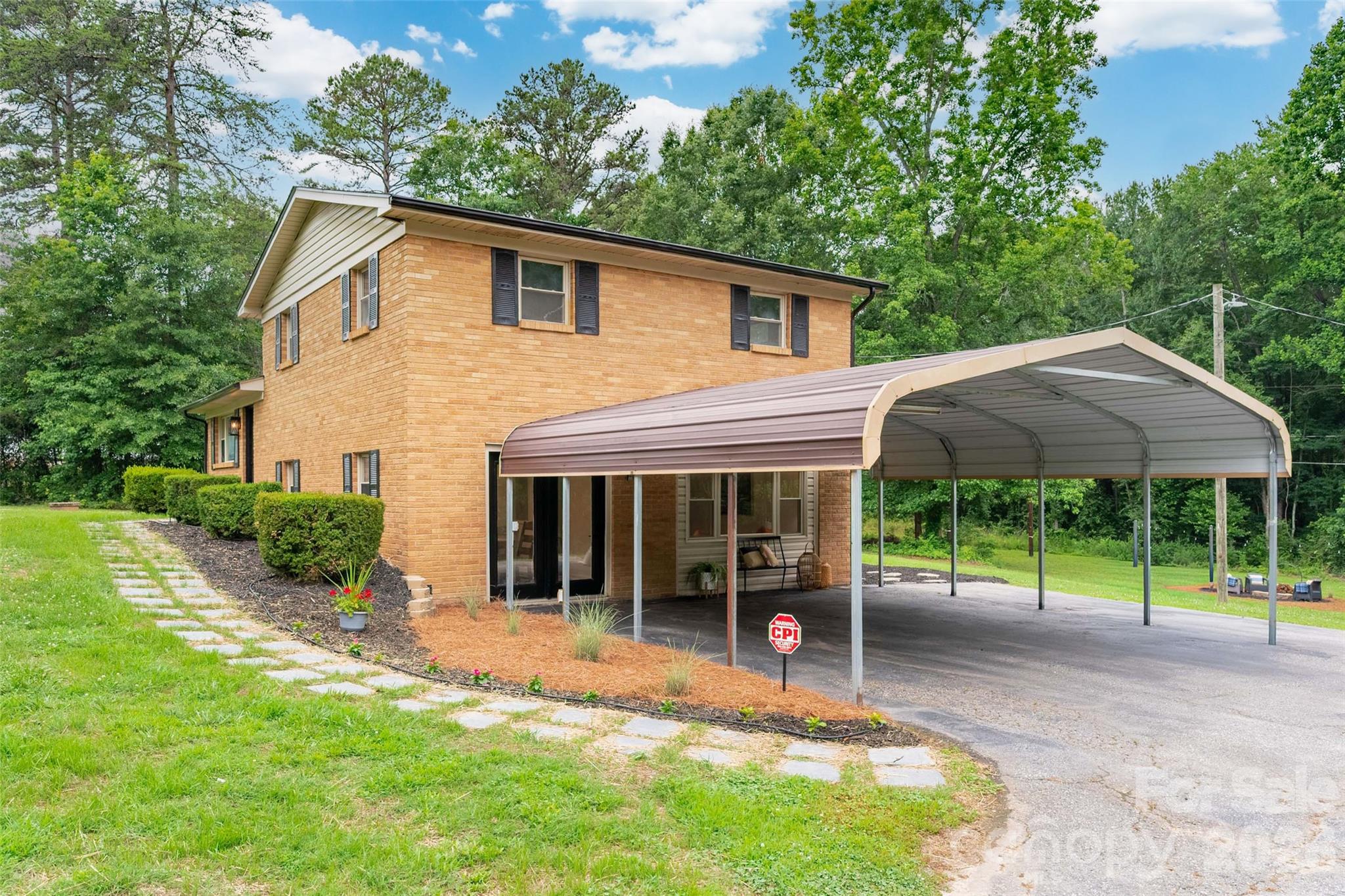 3339 Rhyne Forest Road — Iron Station
