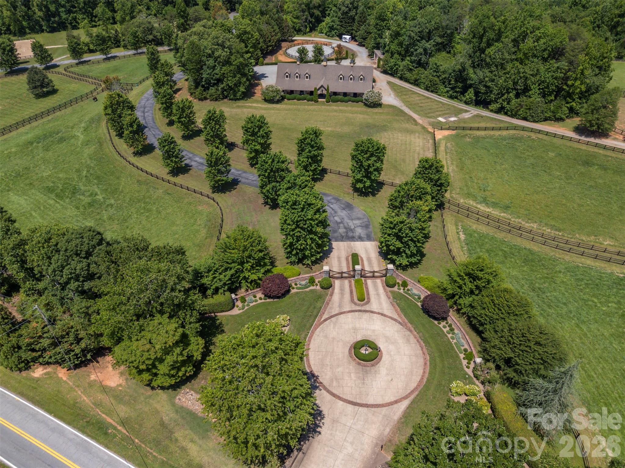 398 Mapleton Lane — Columbus