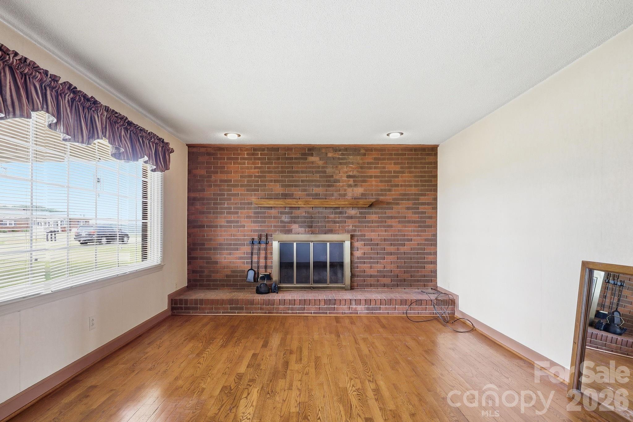1913 Nebo Road — Boonville