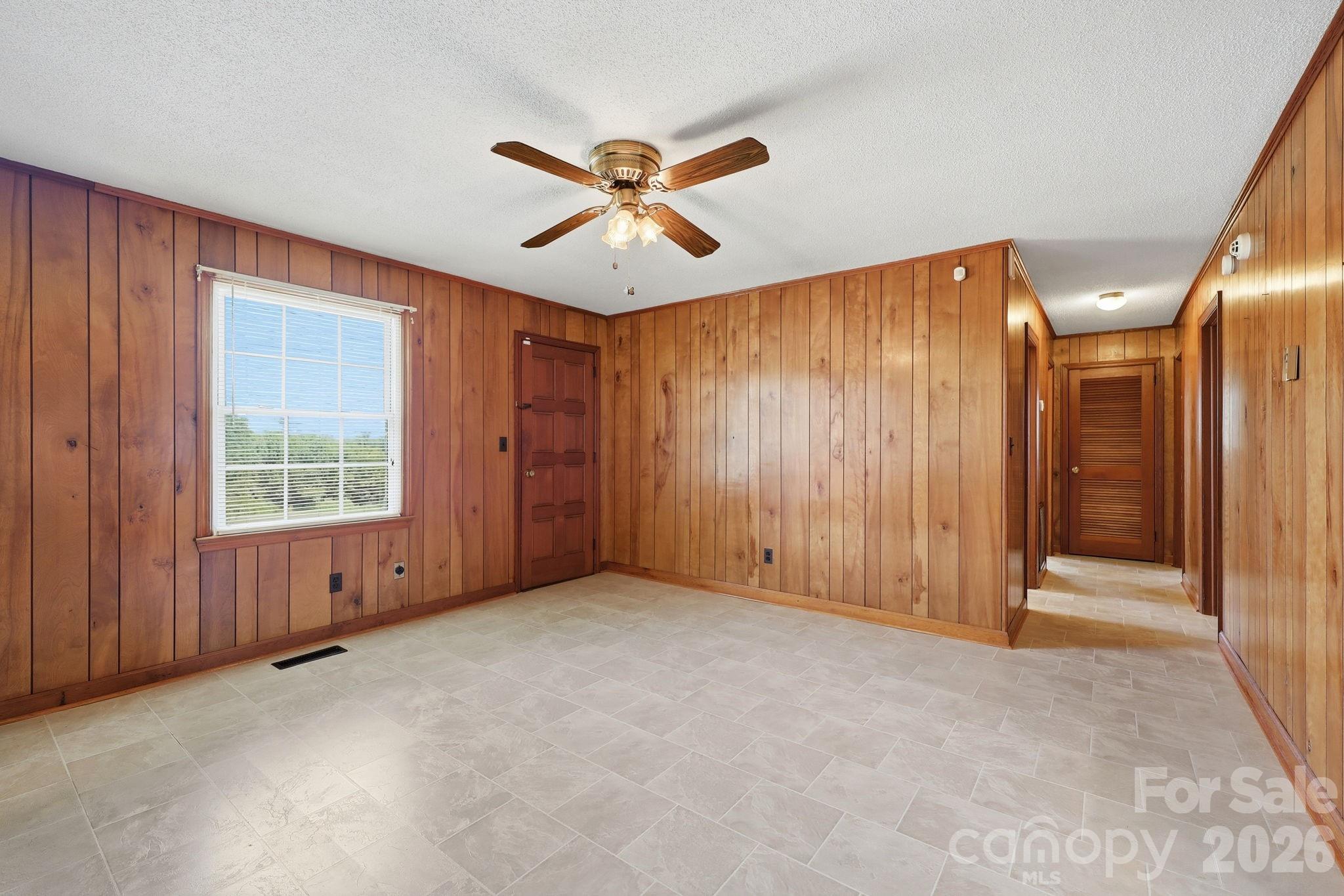 1913 Nebo Road — Boonville