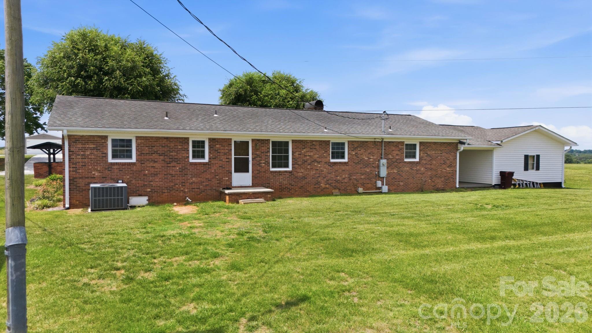 1913 Nebo Road — Boonville