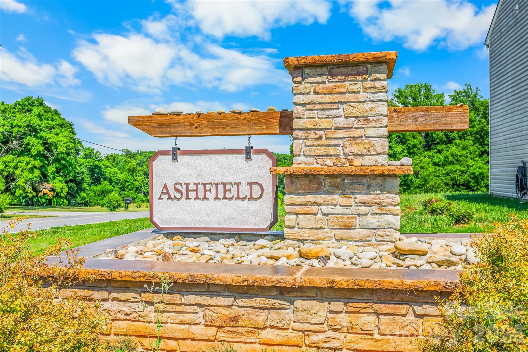 164 Ashfield Lane — Lexington