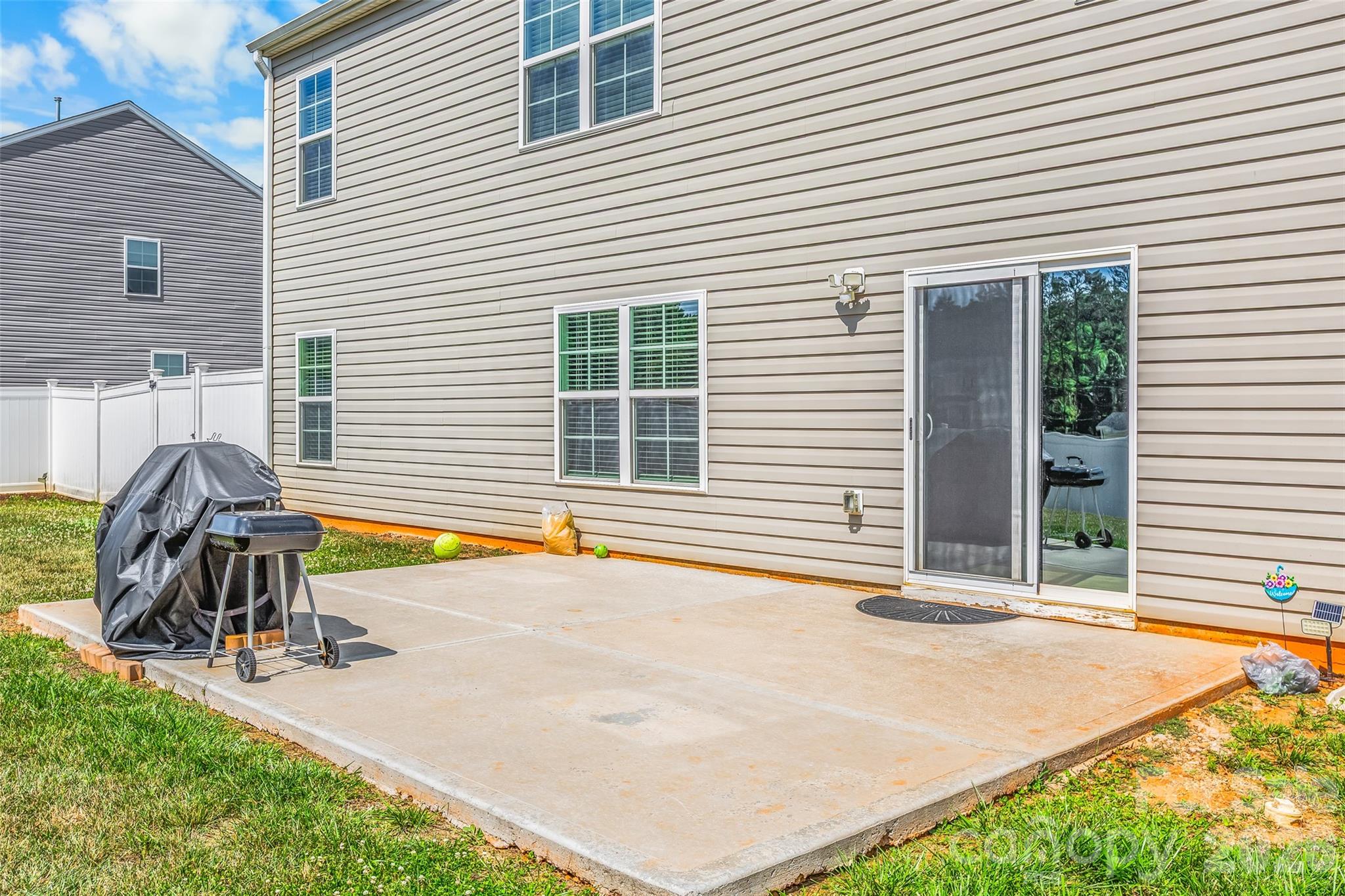 164 Ashfield Lane — Lexington
