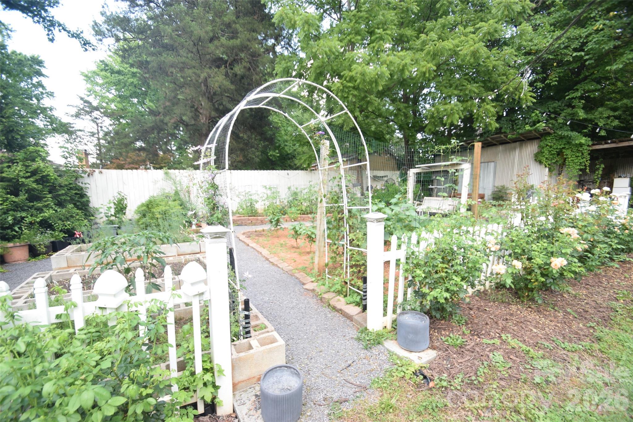 8202 Lawyers Road — Mint Hill