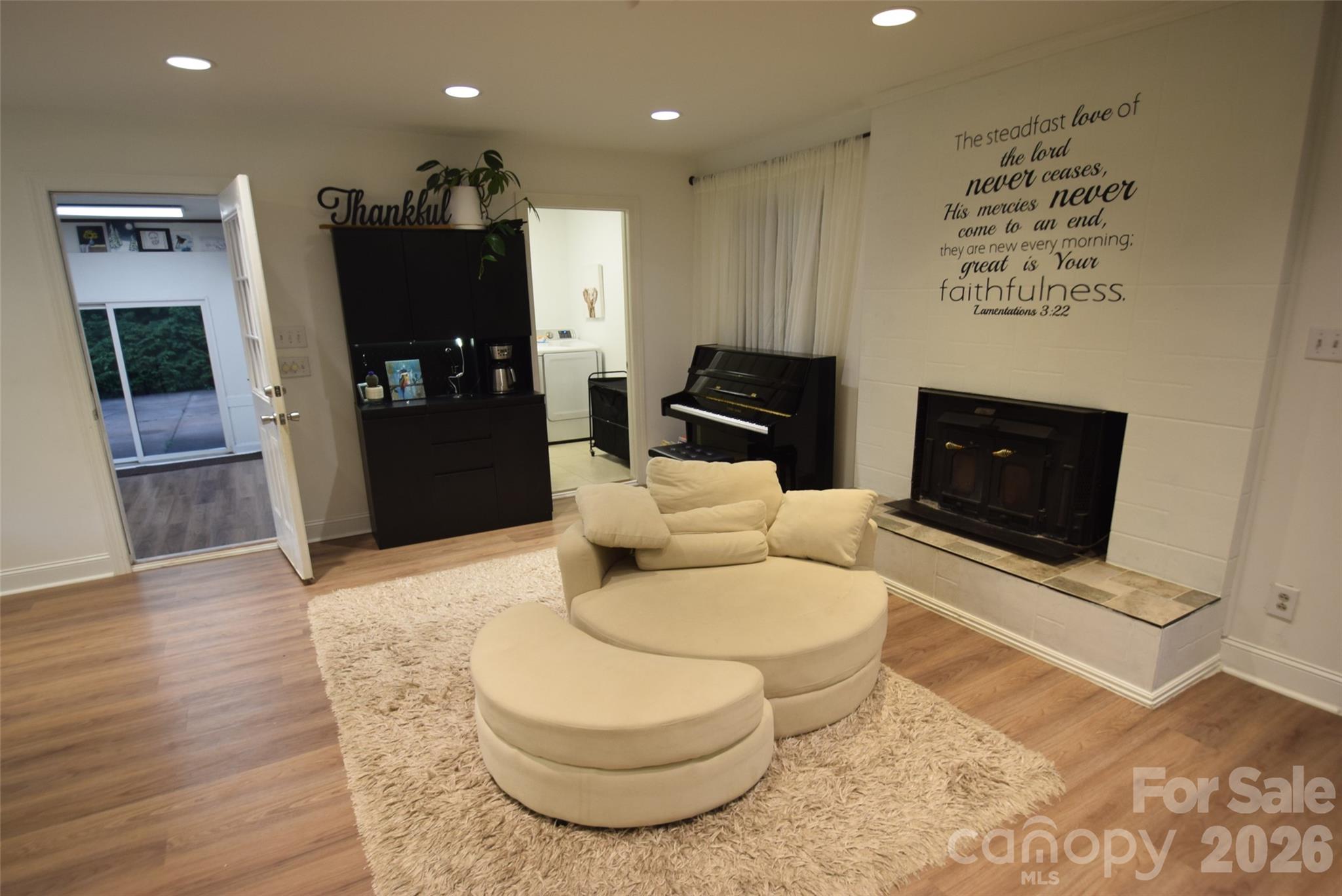 8202 Lawyers Road — Mint Hill
